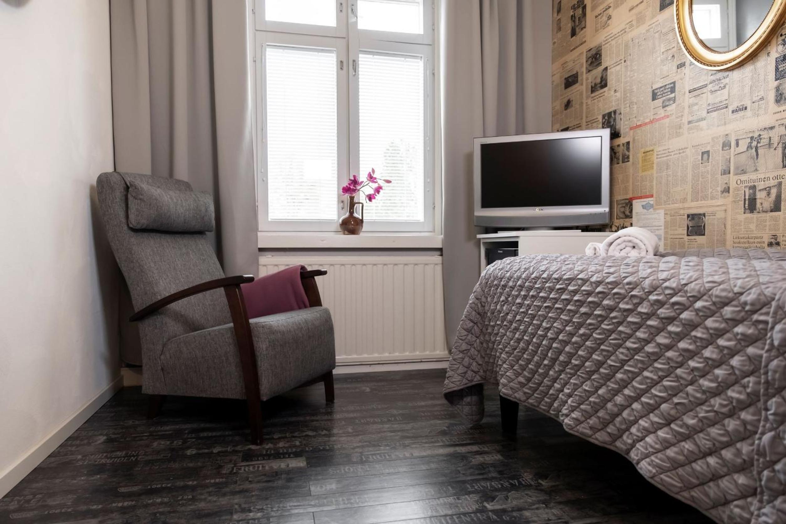 Single Room with Private Bathroom photo 1