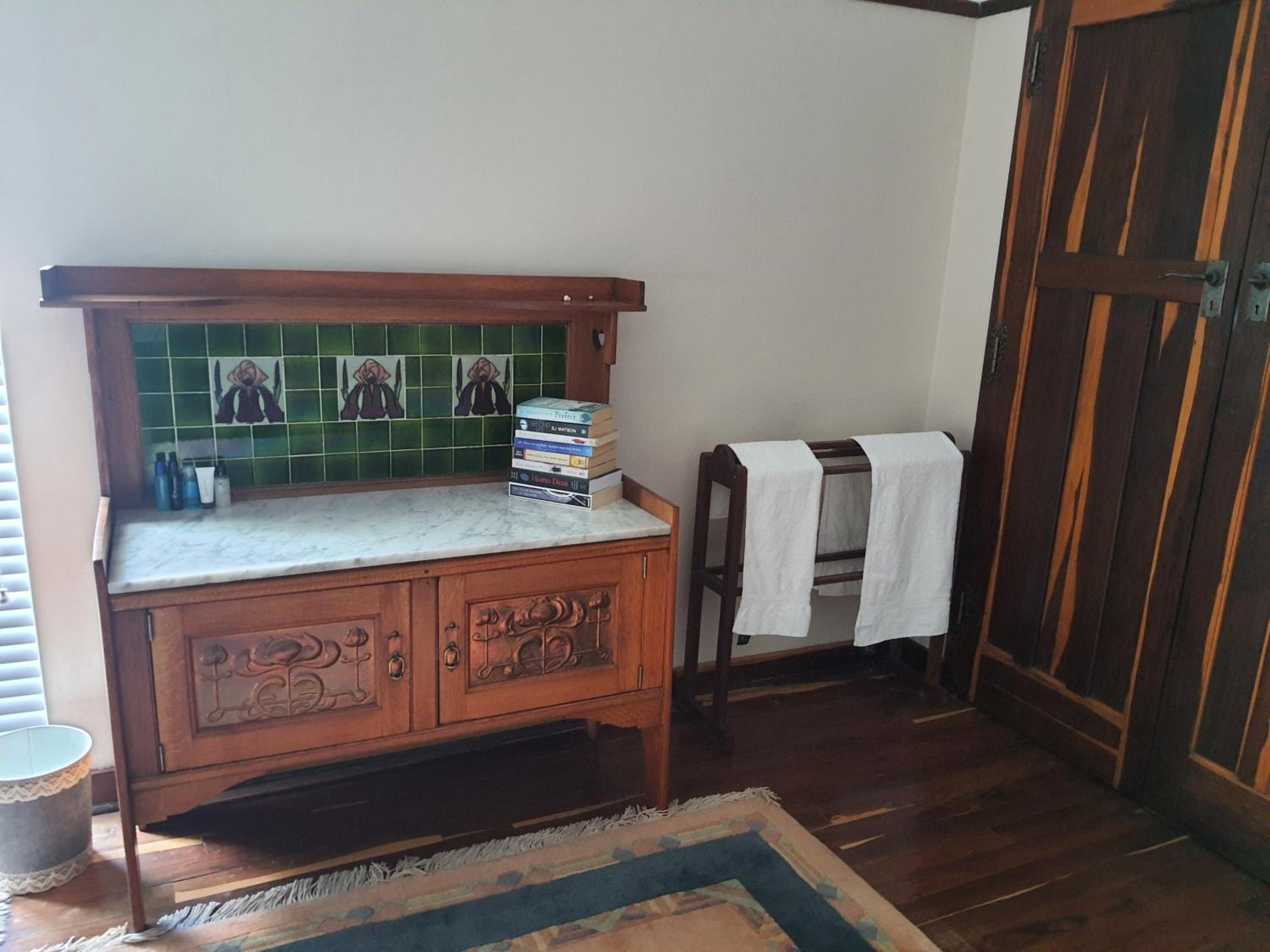 Budget Twin Room - Photo 6