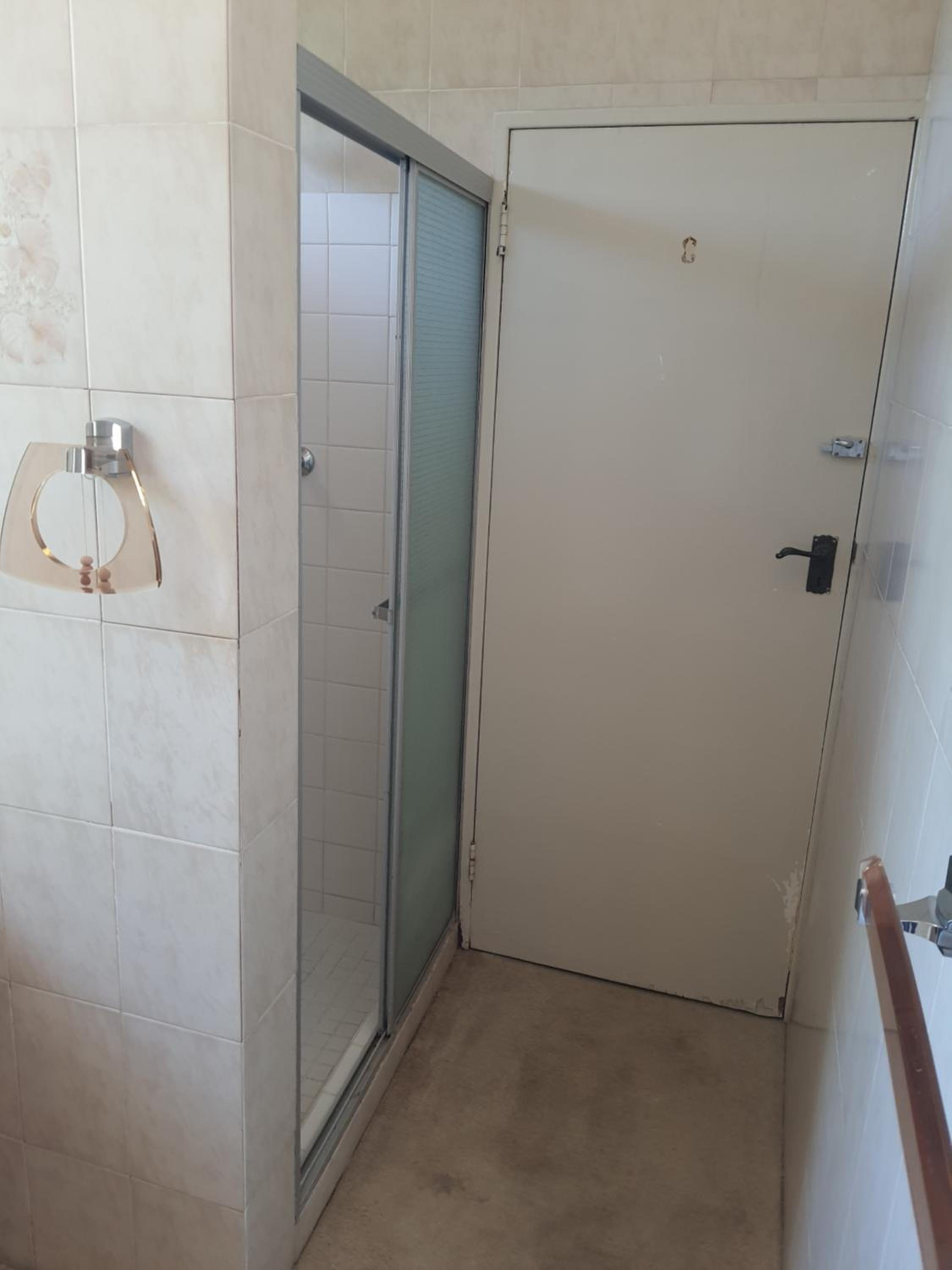 Budget Twin Room - Photo 8