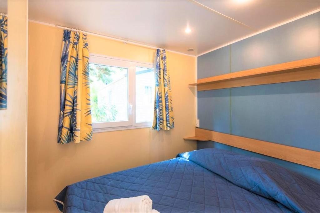 Mobile Home (4 Adults)