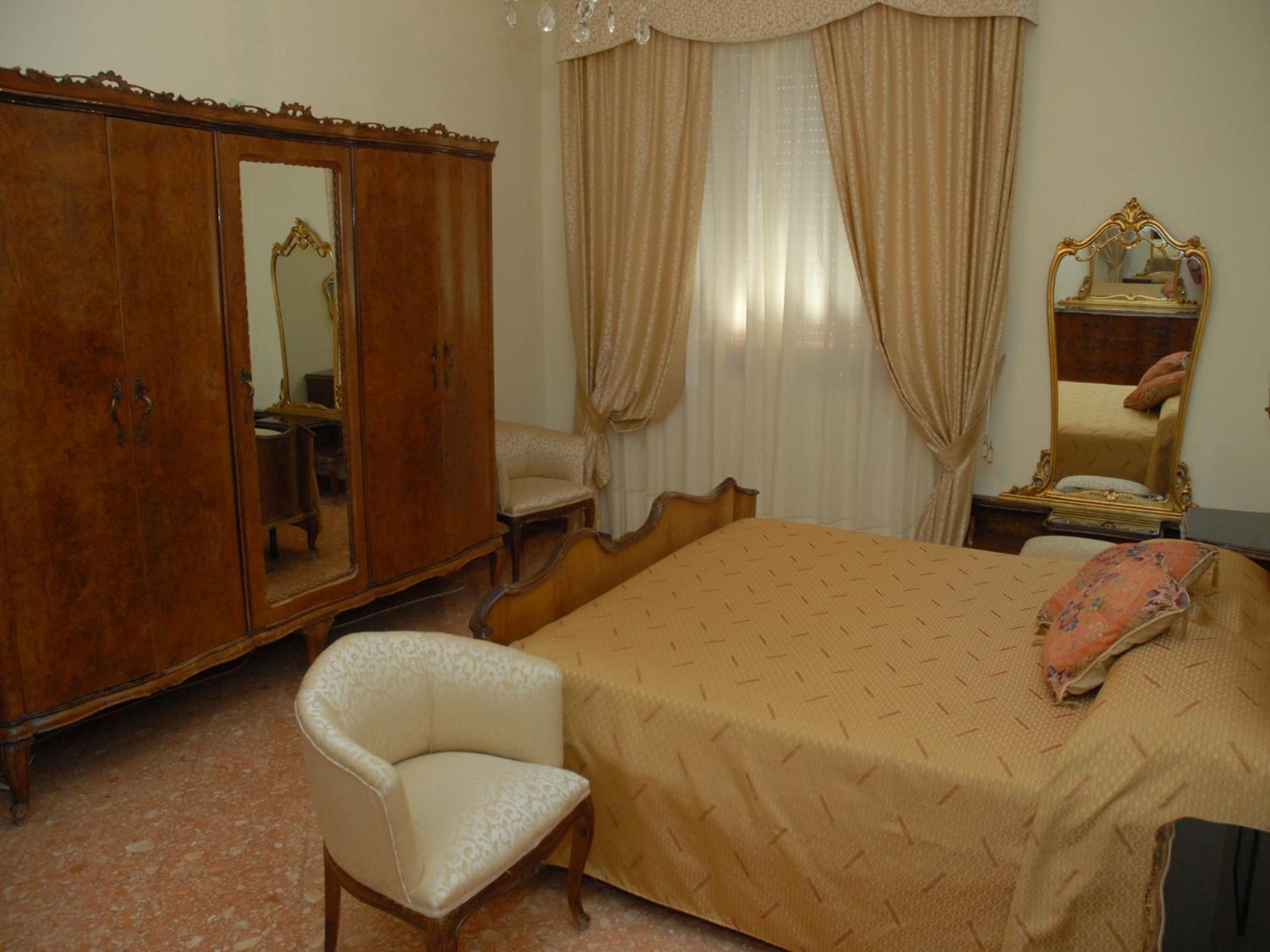 Queen Room with Shared Bathroom