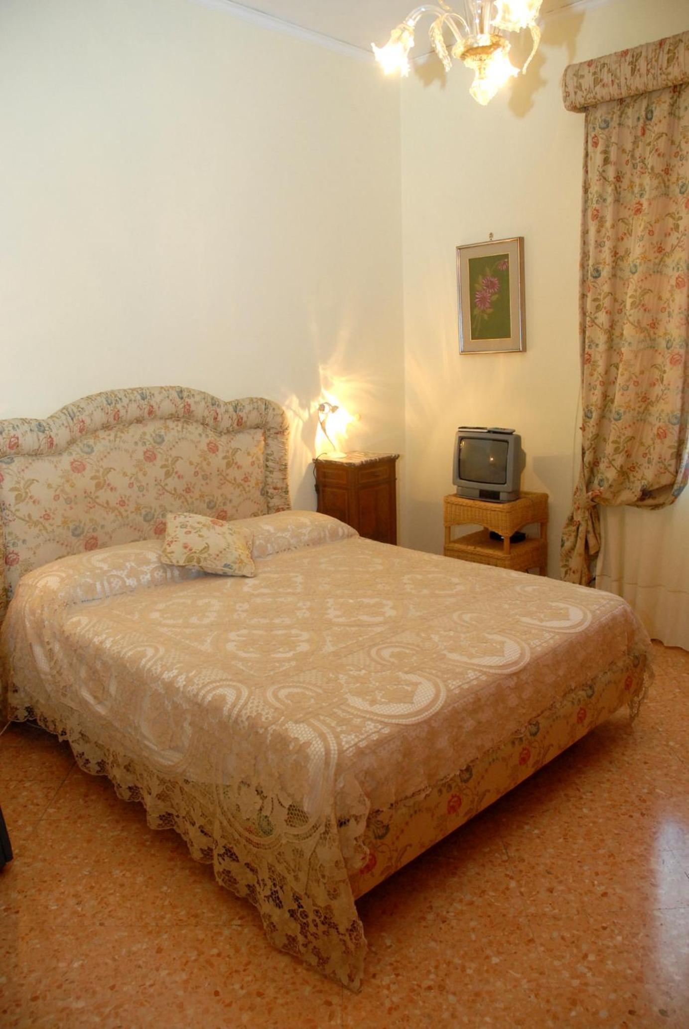 Queen Room with Shared Bathroom