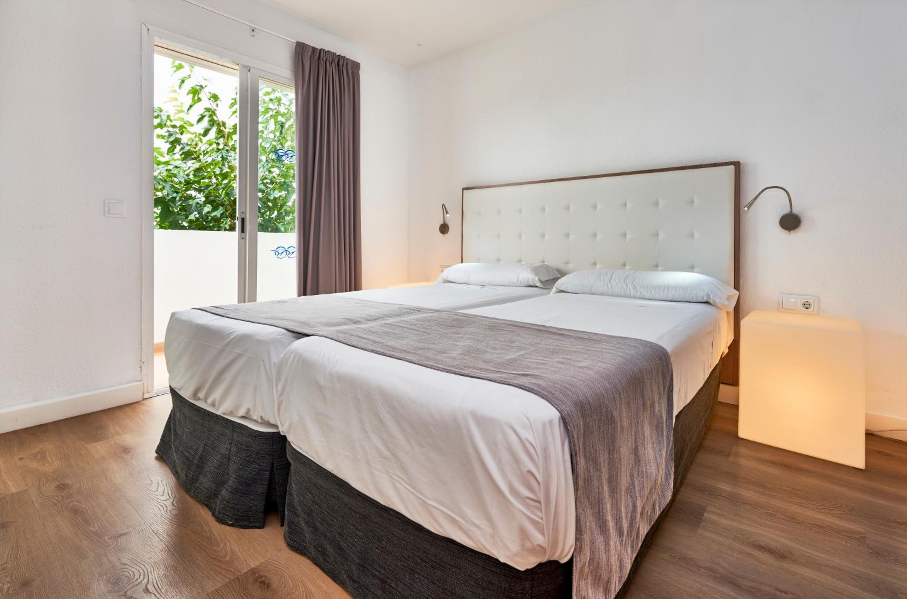 Apartamento de dos dormitorios con acceso al parque acuático (1 adulto + 4 niños)