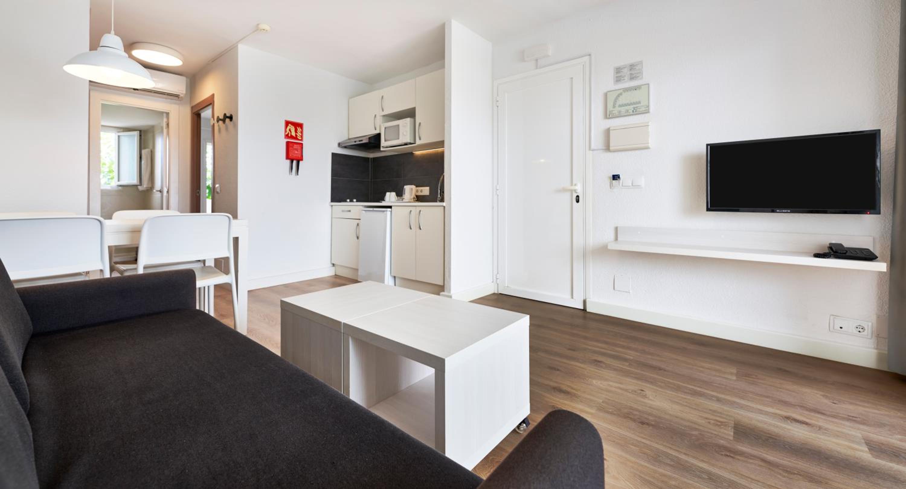 Two-Bedroom Apartment with Water Park Access (1 Adult + 4 Children) photo 3