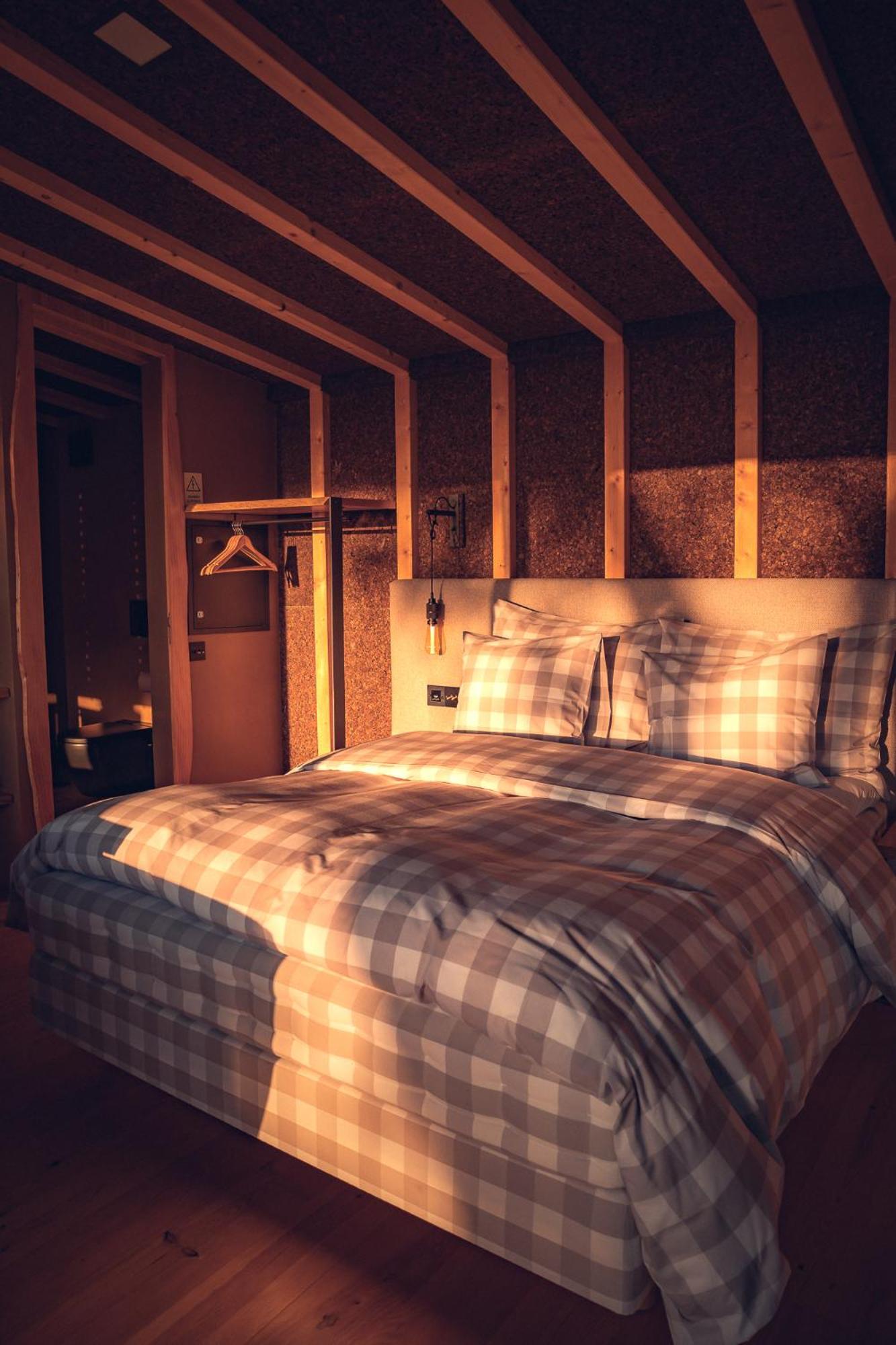 Deluxe King Room - Photo 1
