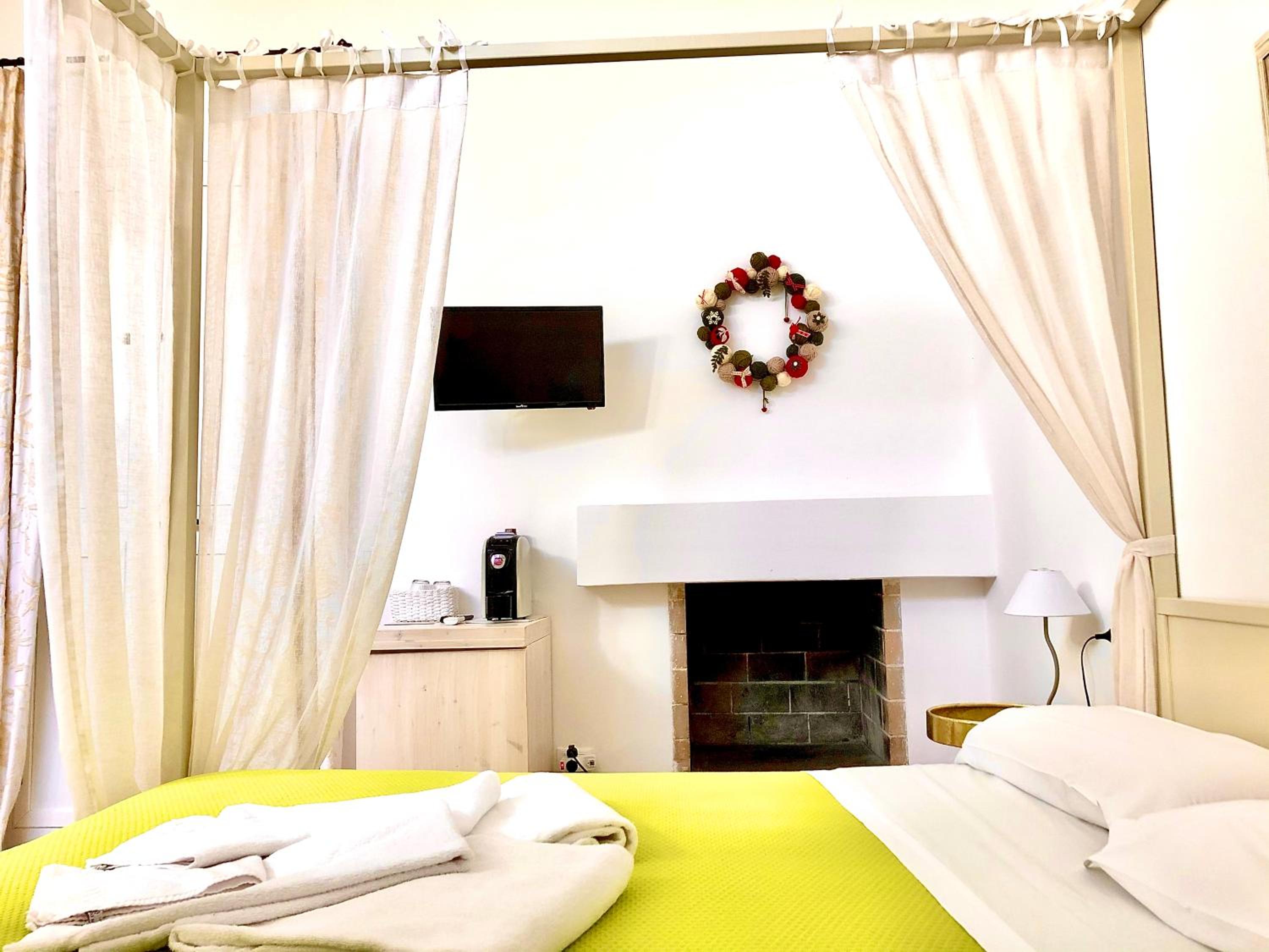 Double Room with Patio photo 2