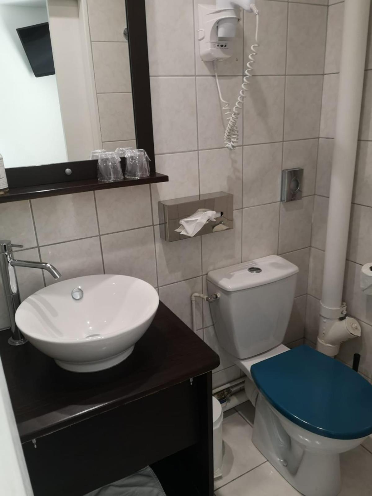 Standard Double Room - Photo 4