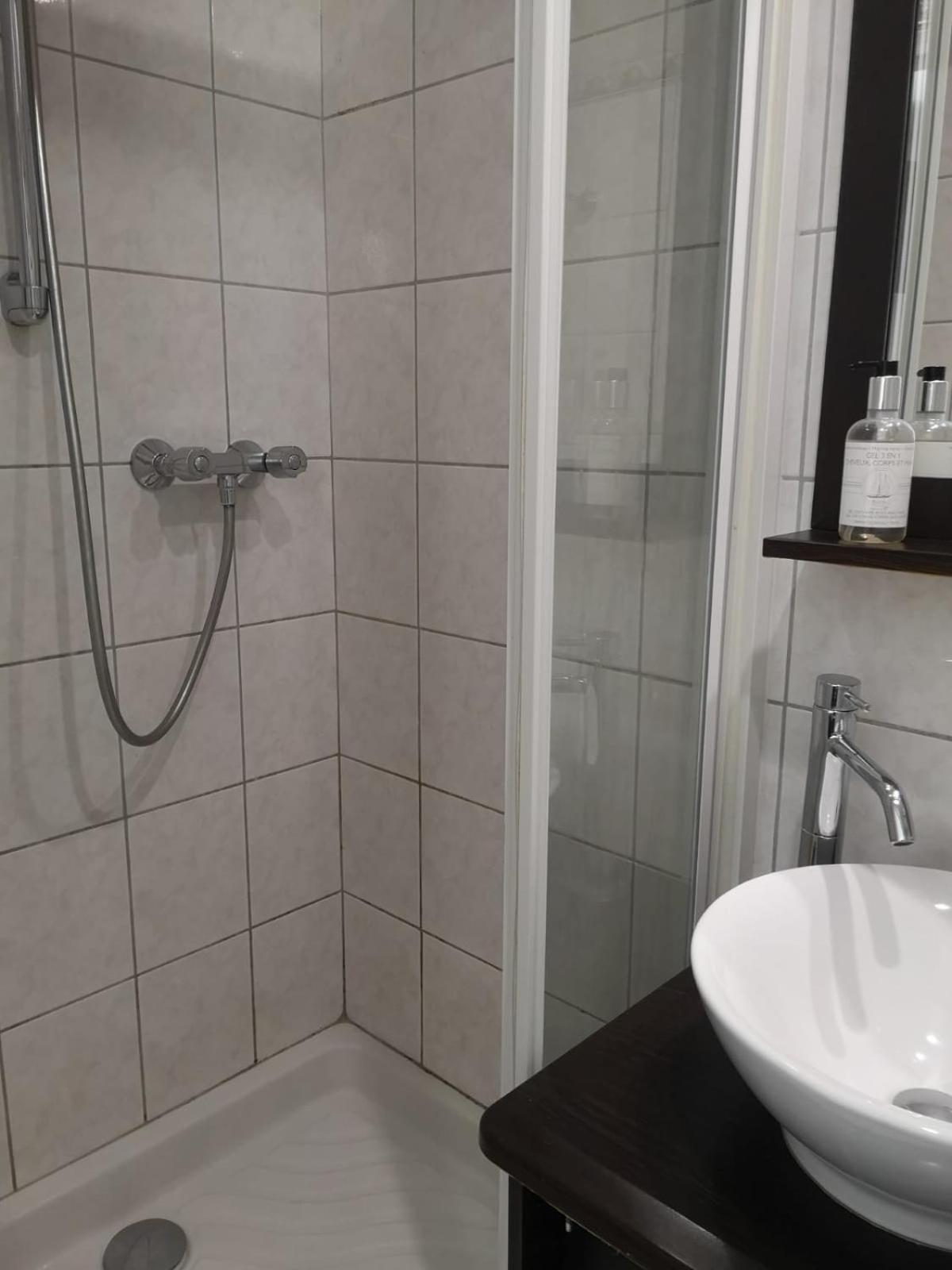 Standard Double Room - Photo 5