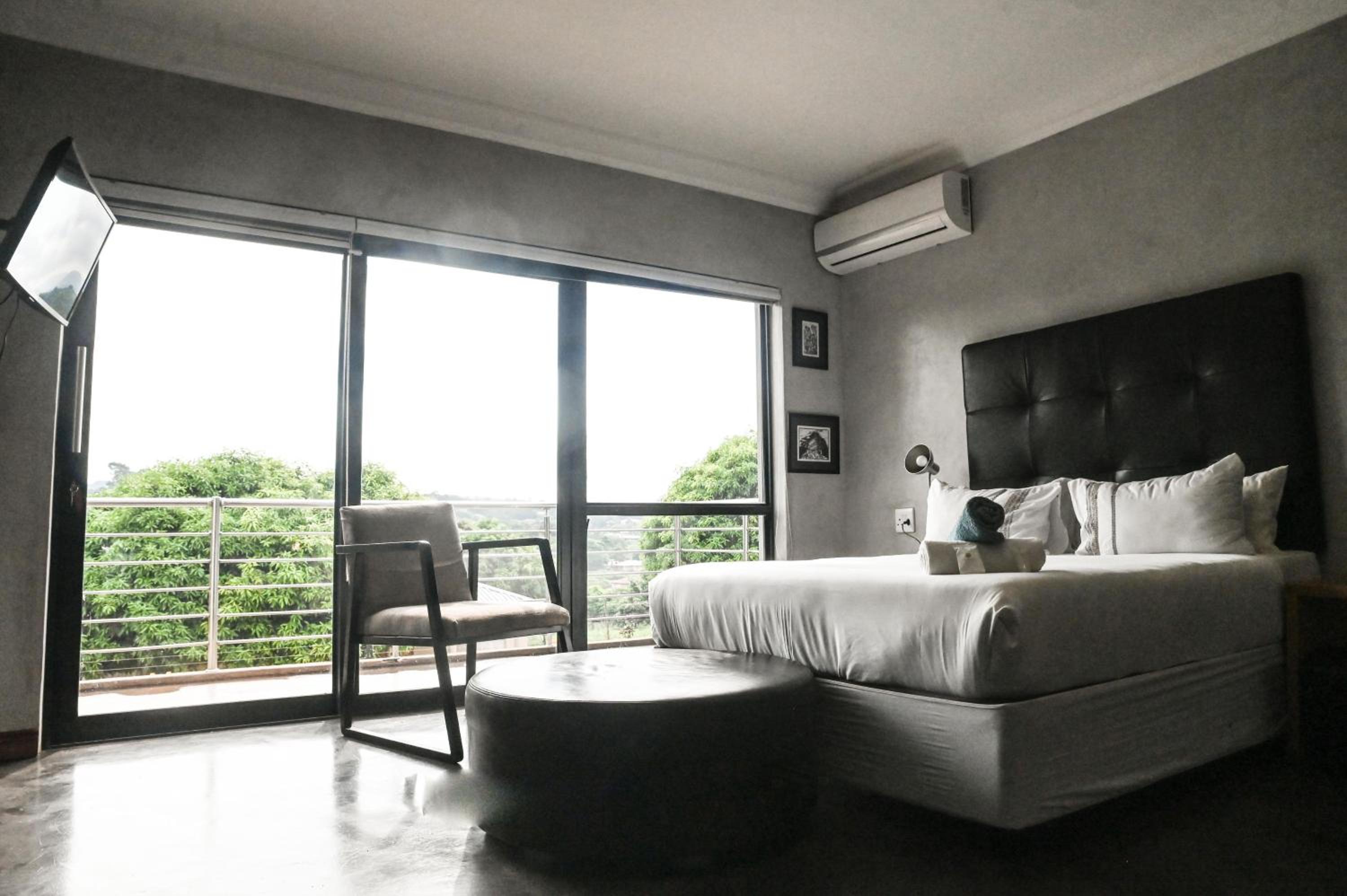 Deluxe Double Room with Balcony photo 3