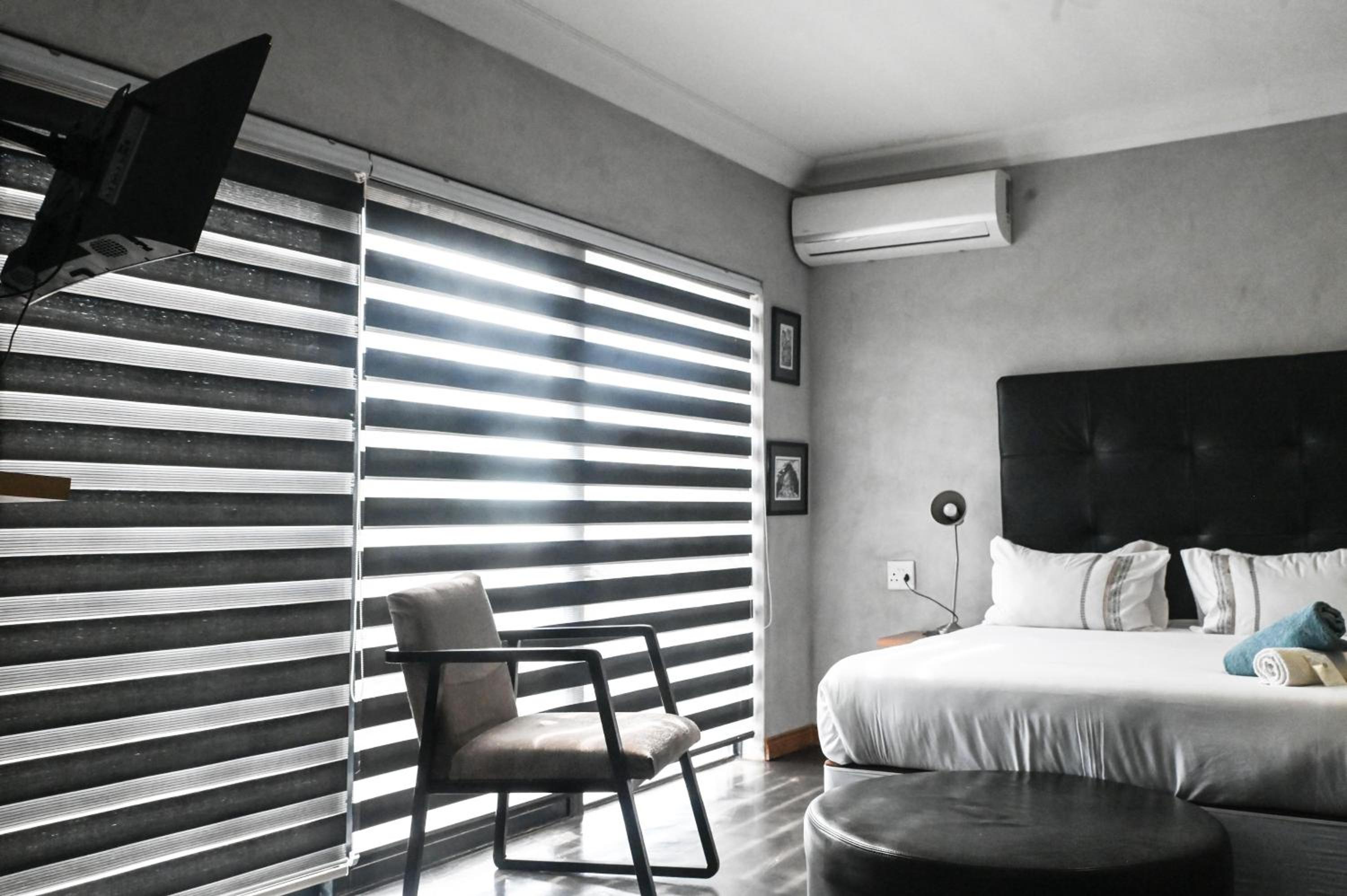 Deluxe Double Room with Balcony photo 2