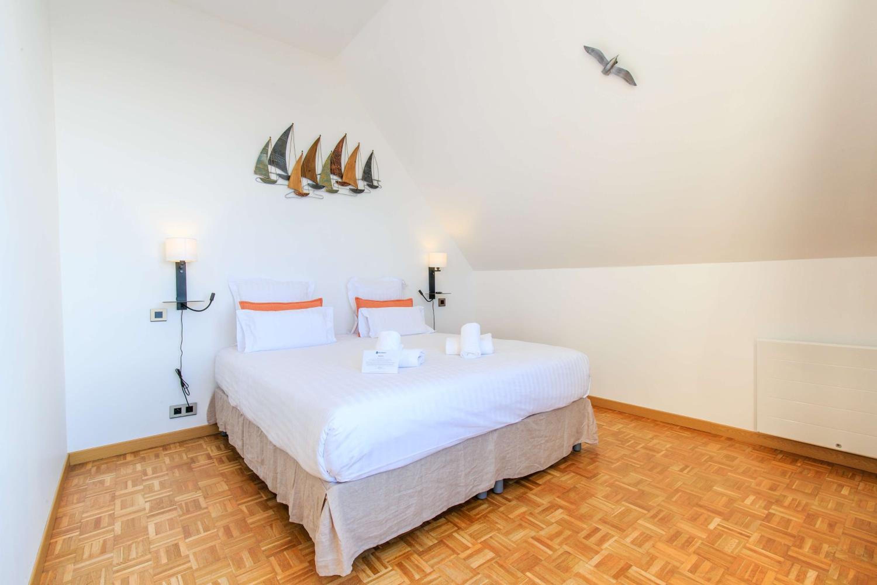 King Suite with Sofa Bed and Sea View - Photo 13