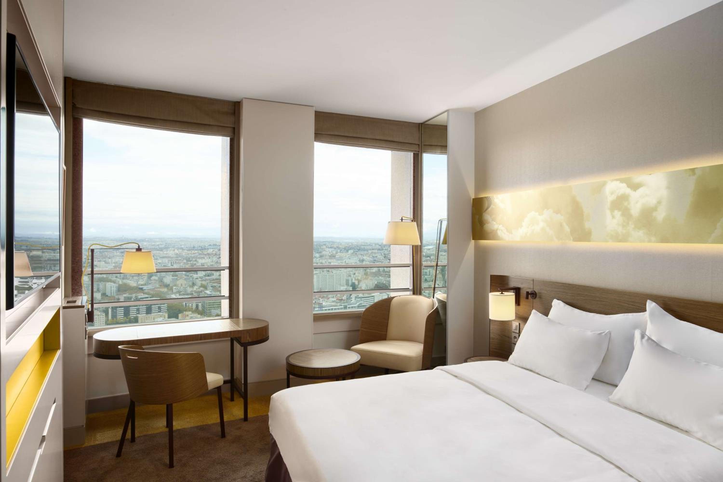 Superior Room with Monts d'Or view - Photo 5