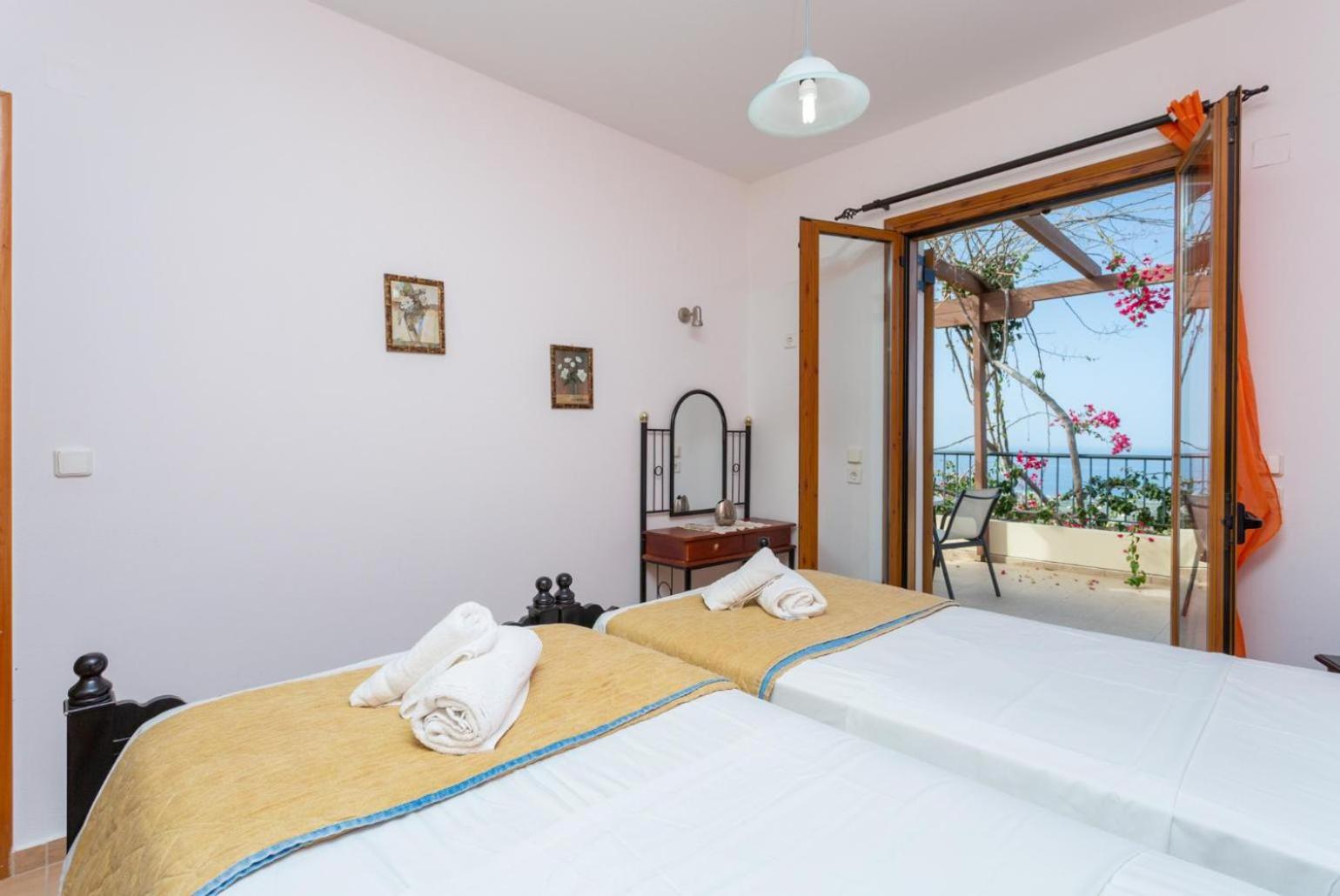 Villa photo 3