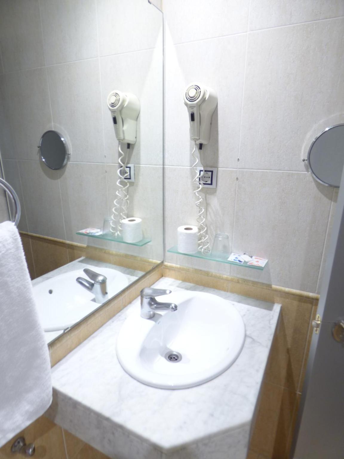 Standard Single Room with Street View photo 3