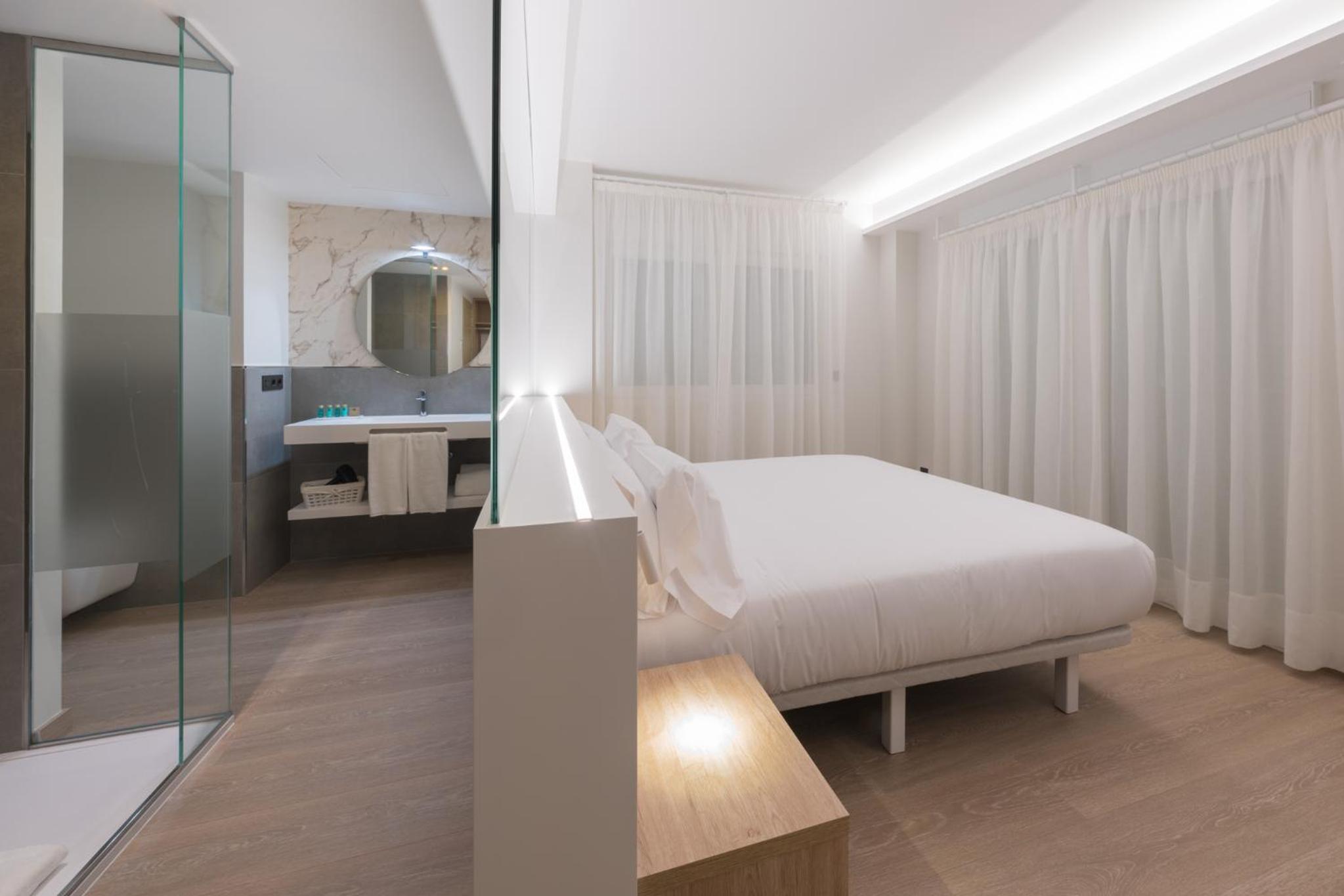 Standard Double or Twin Room photo 2
