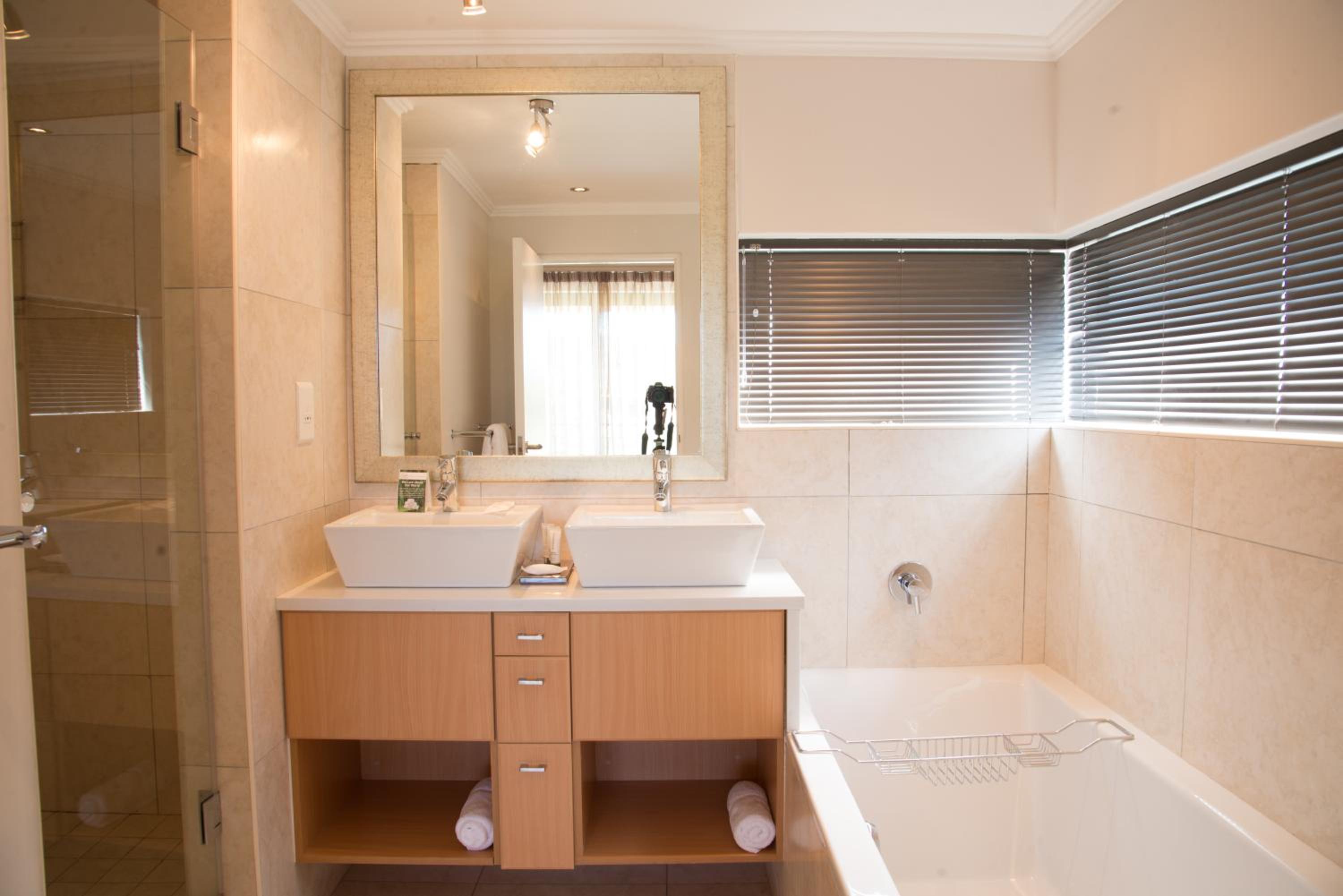 Standard Twin Room - Photo 3