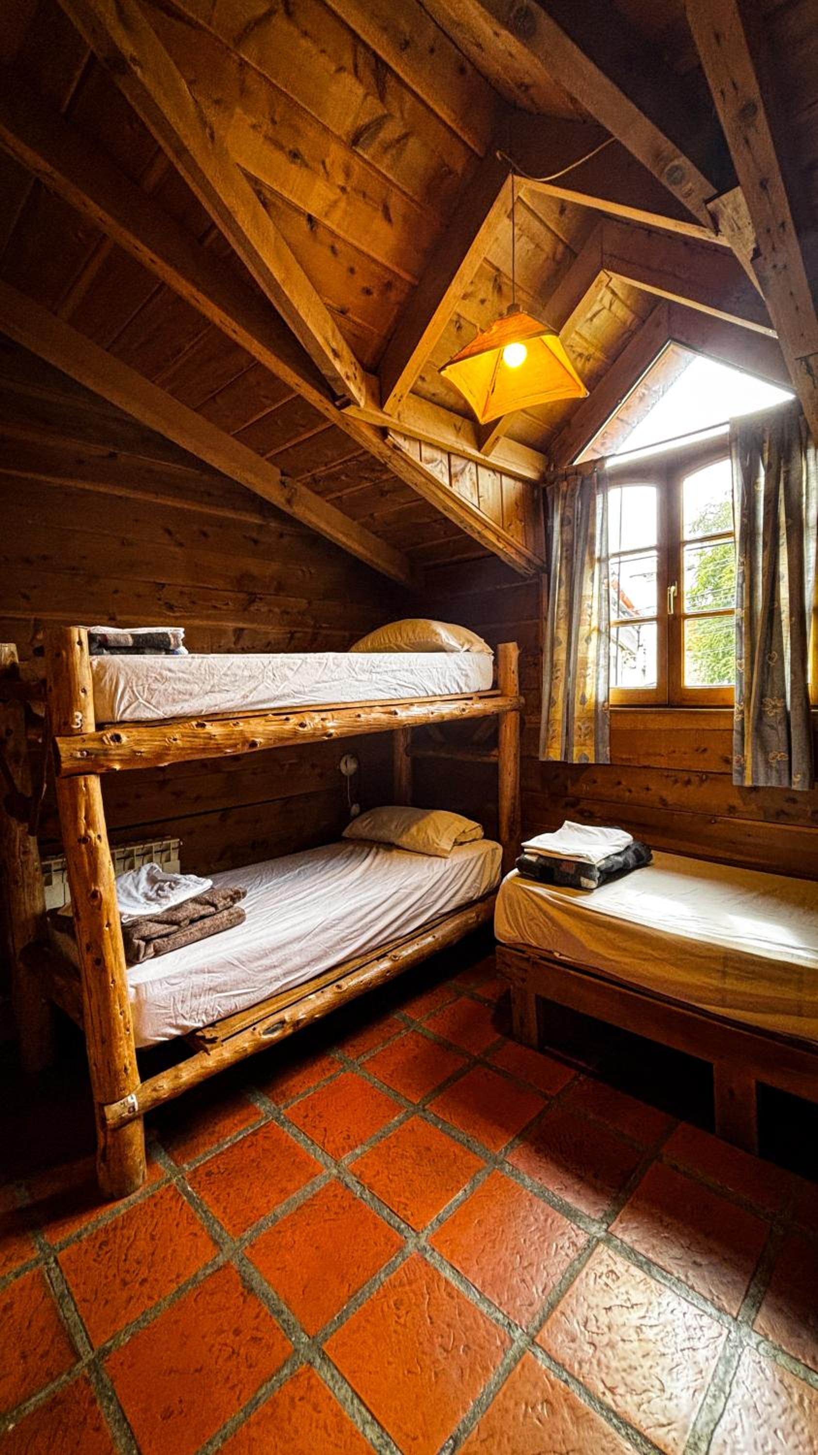 Single Bed in Mixed Dormitory Room