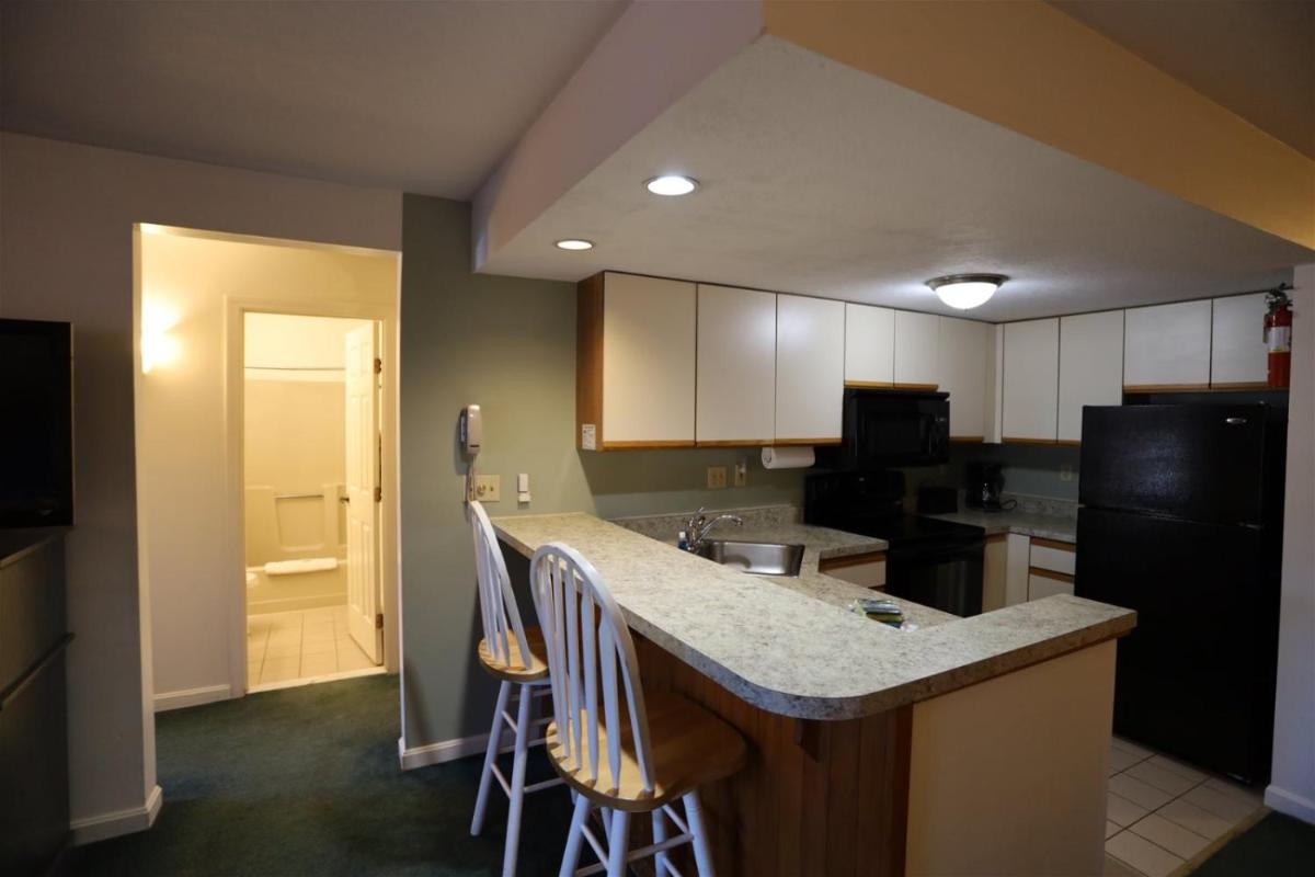 Two-Bedroom Condo photo 2