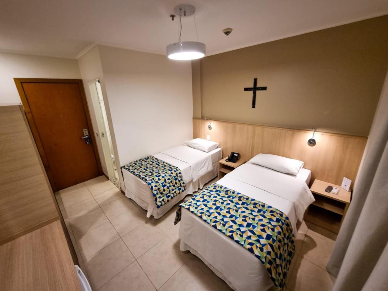 Standard Twin Room - Photo 3