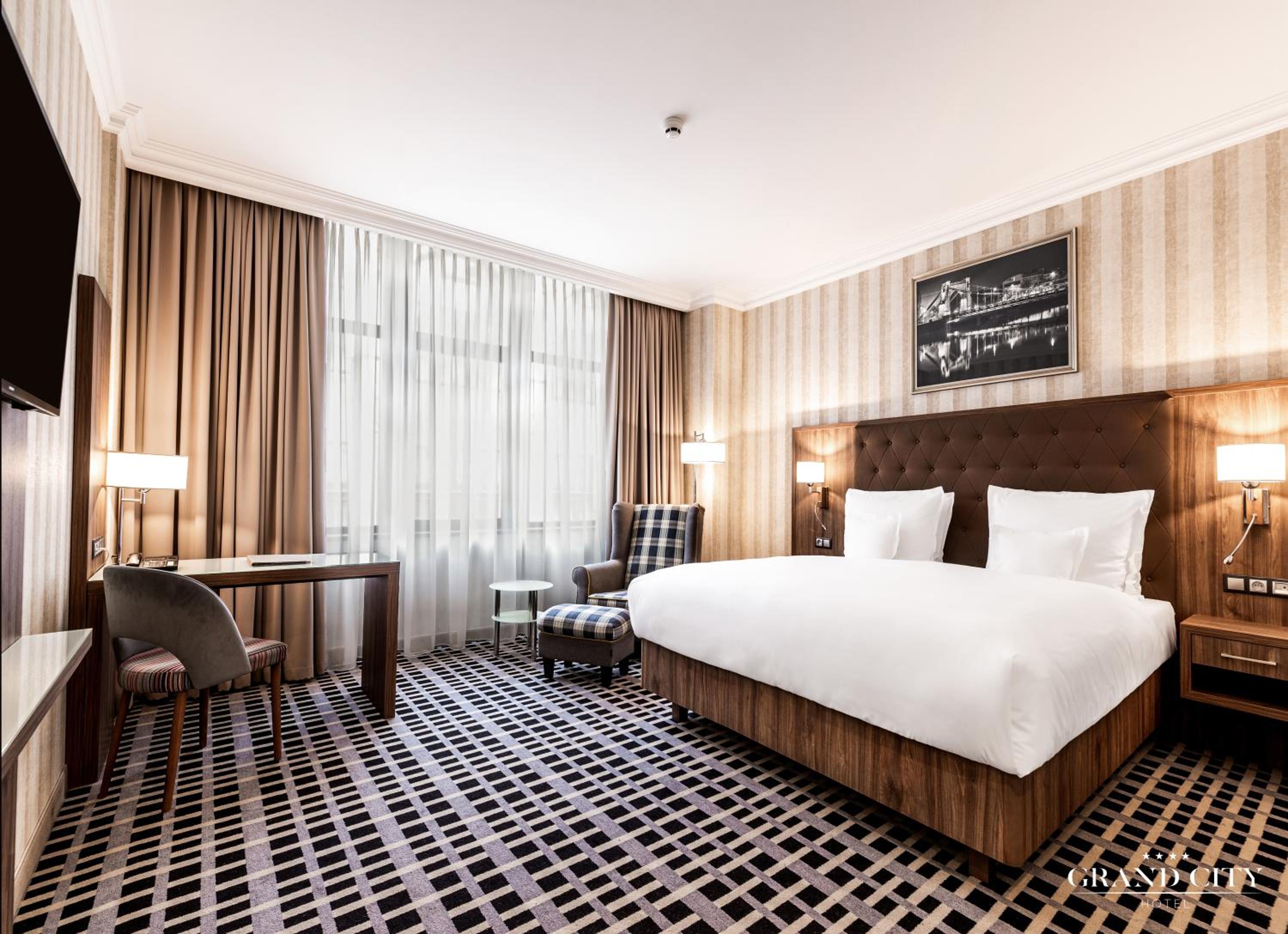 Deluxe King Room photo 1