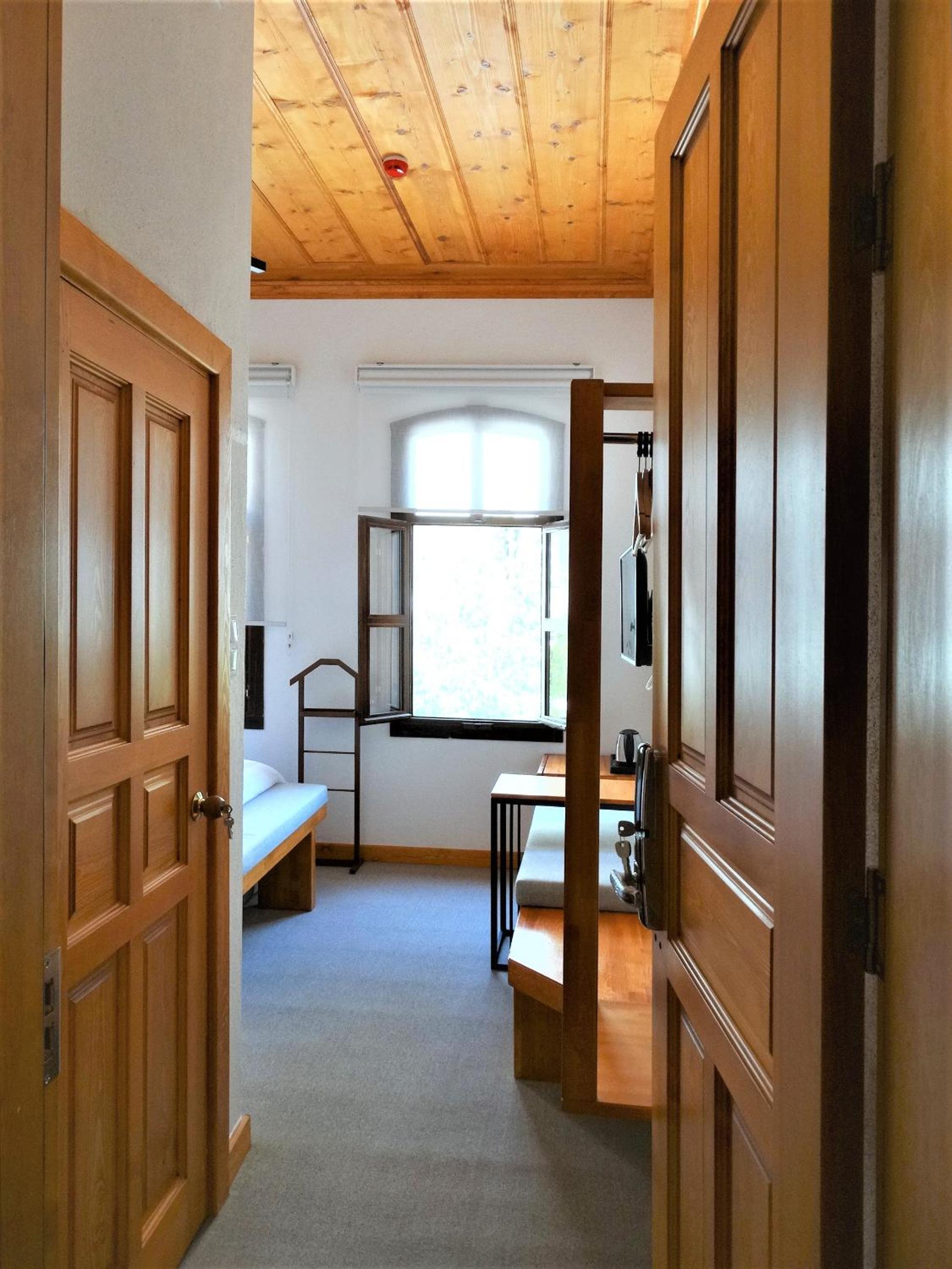 Deluxe Double Room (2 Adults + 1 Child) photo 2