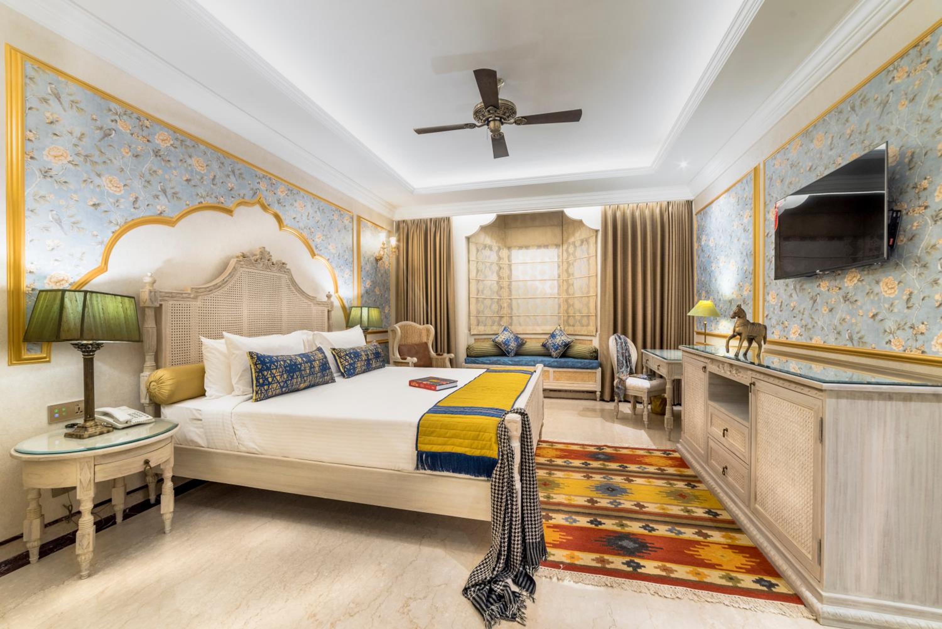 Royal Palace Room - Photo 5