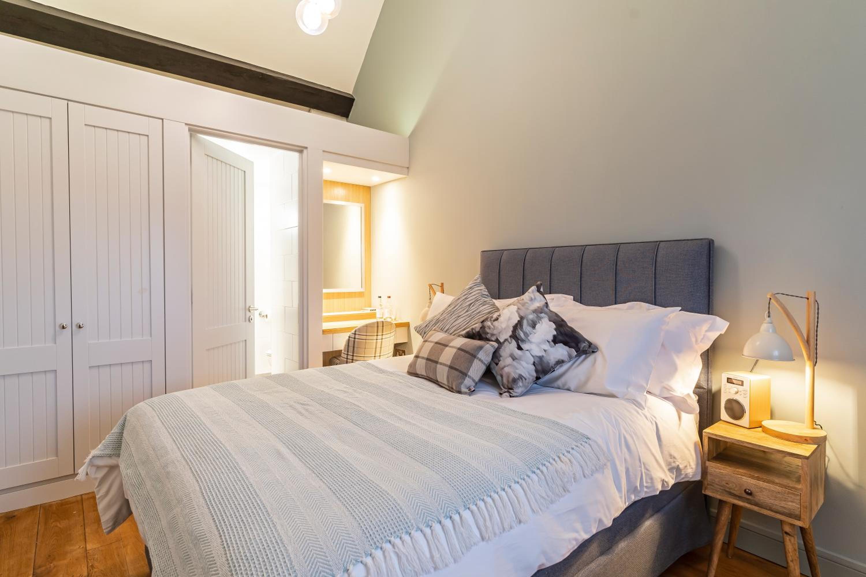 Deluxe Double Room with Shower