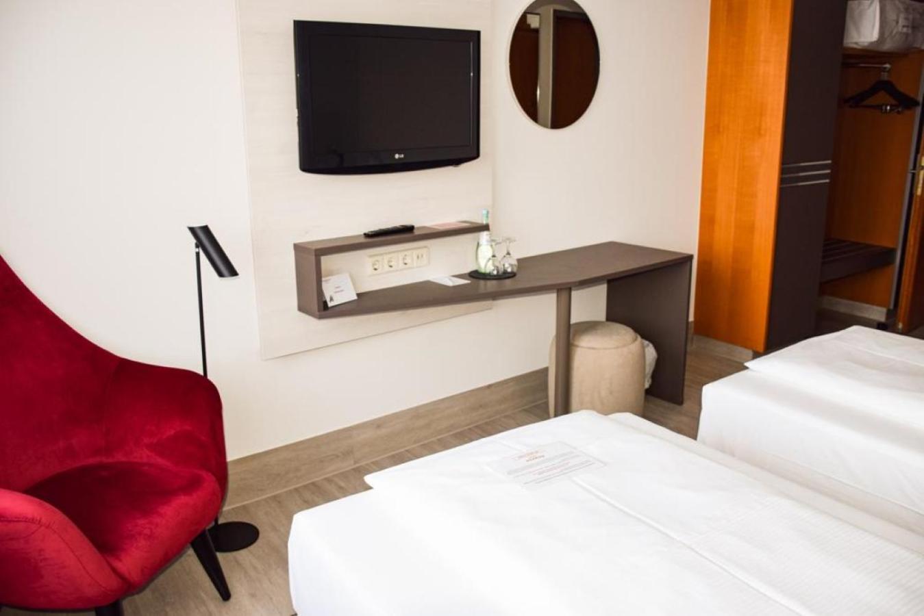 Standard Twin Room - Photo 2