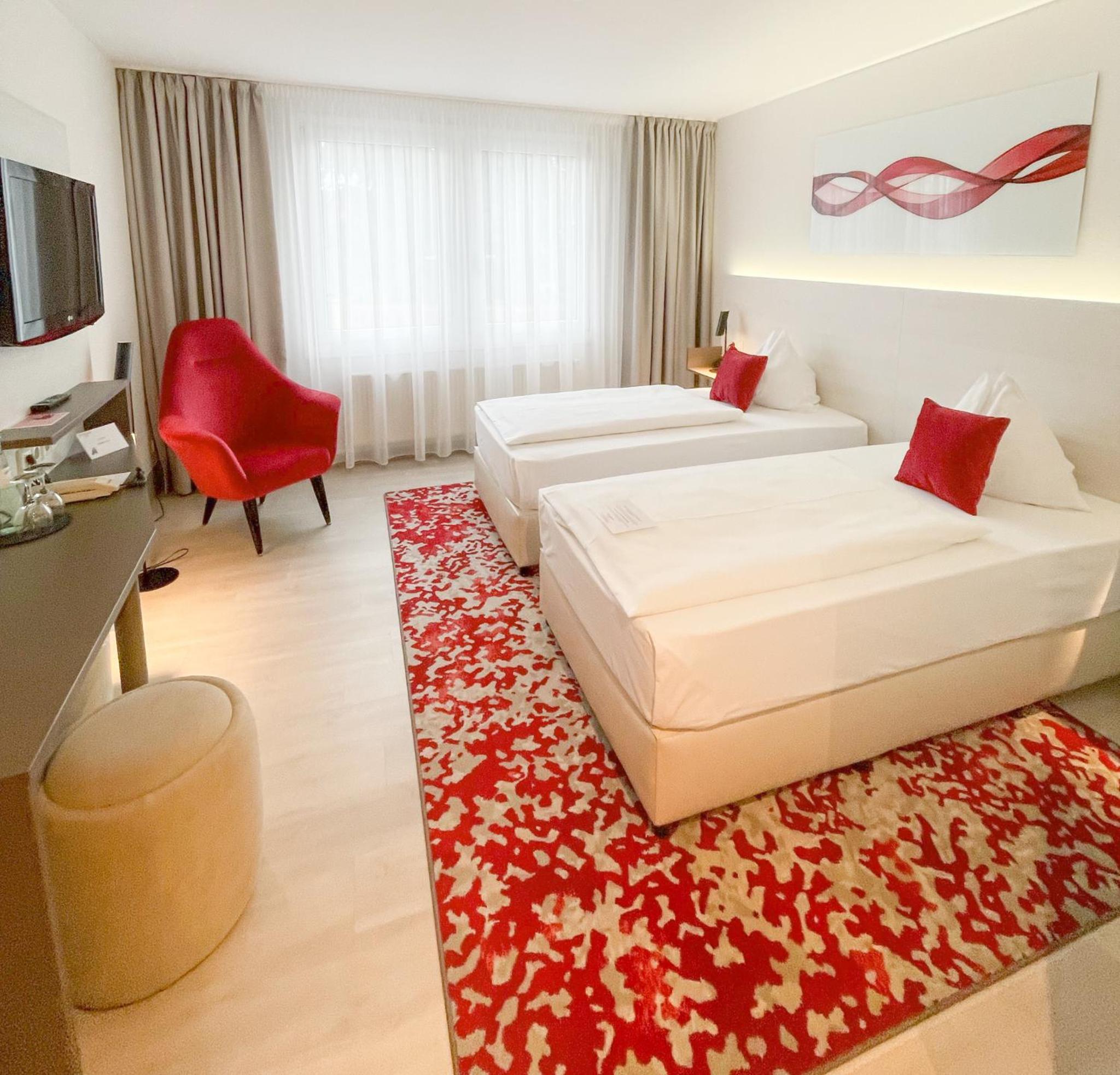 Standard Twin Room - Photo 1