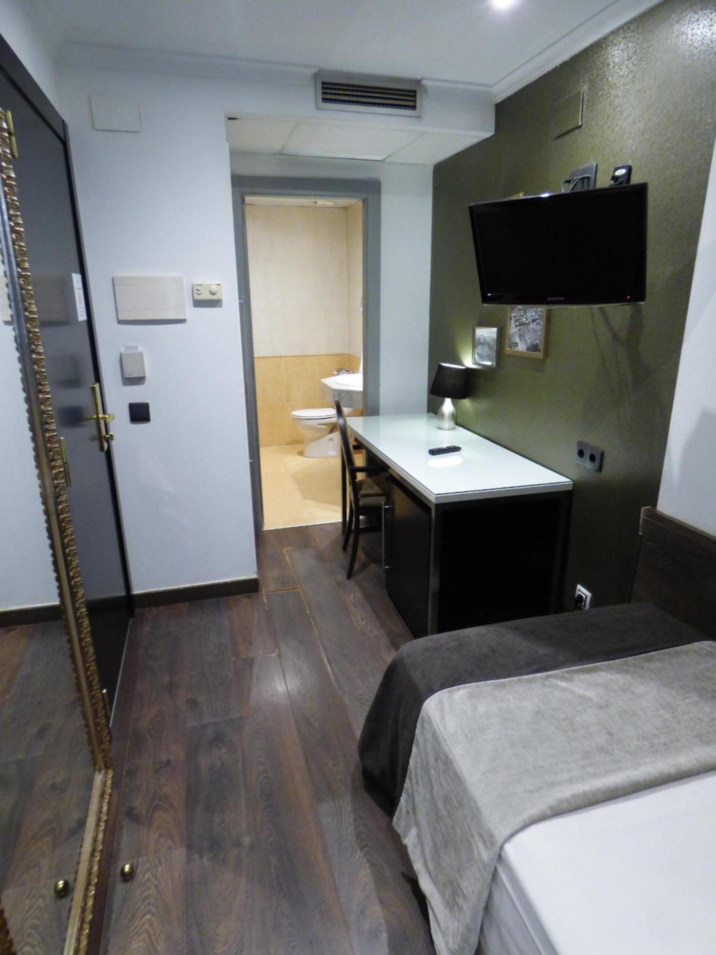 Single Room photo 2