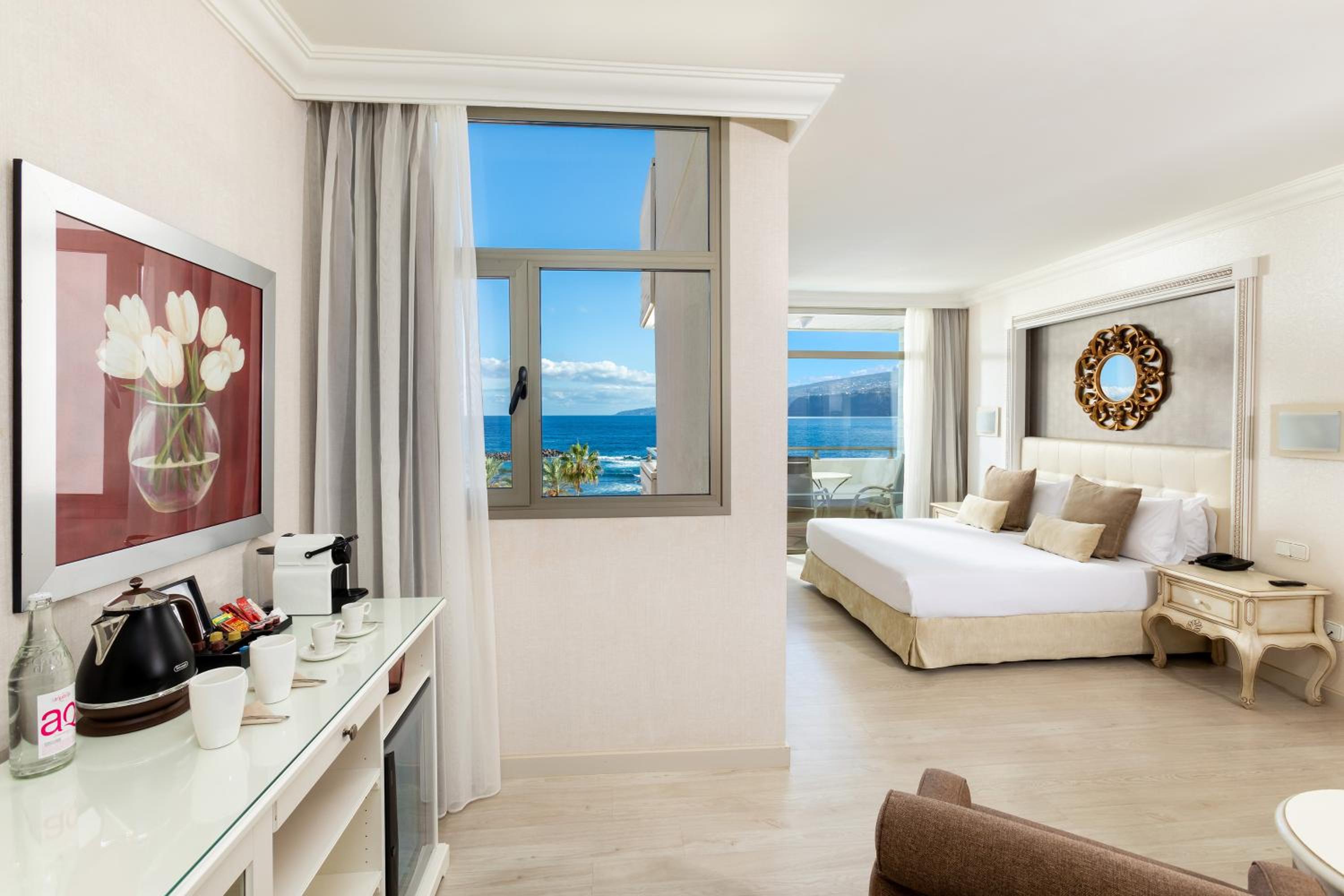 The Level Junior Suite Frontal Sea View