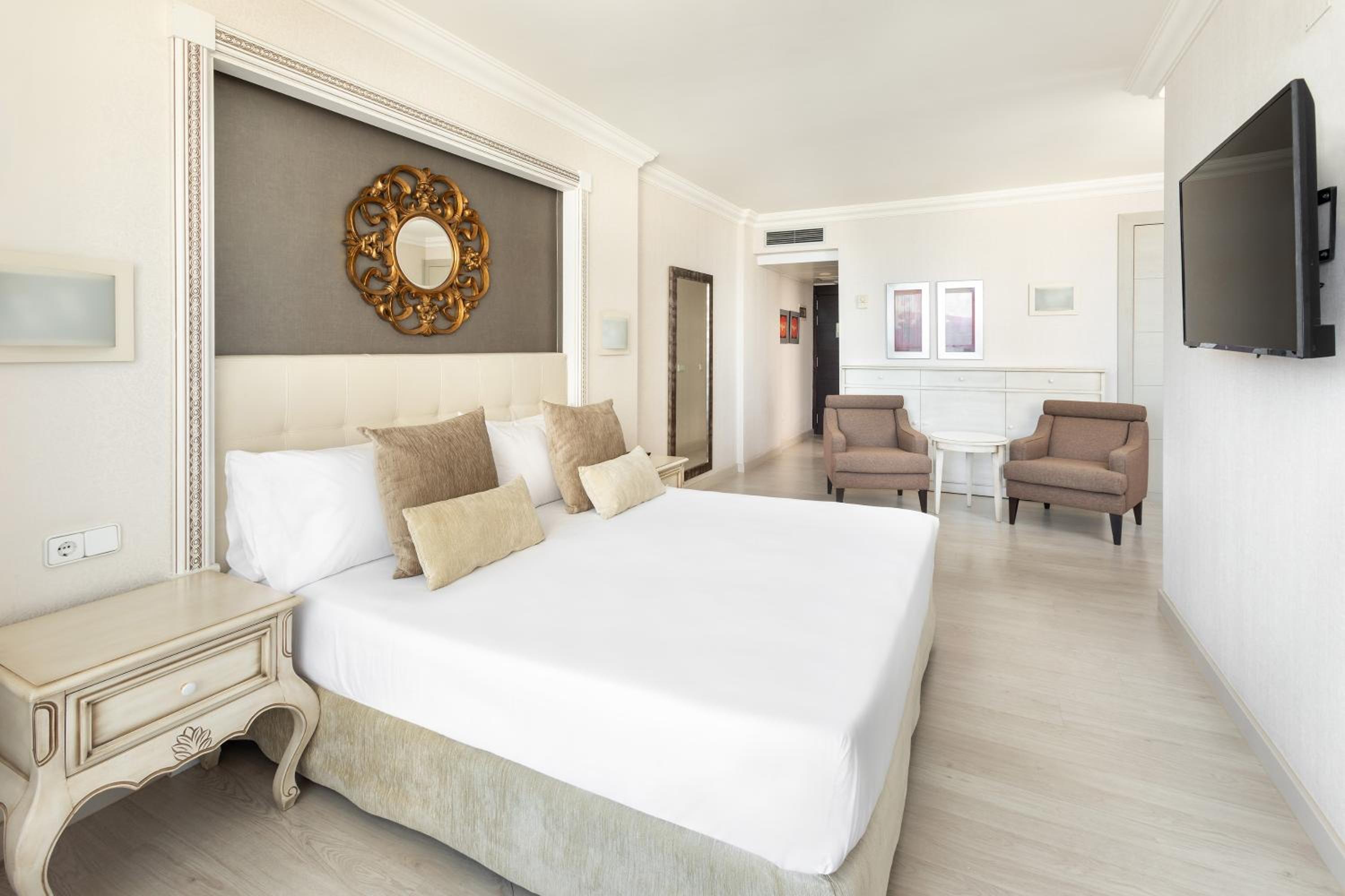 The Level Junior Suite Frontal Sea View thumbnail 5
