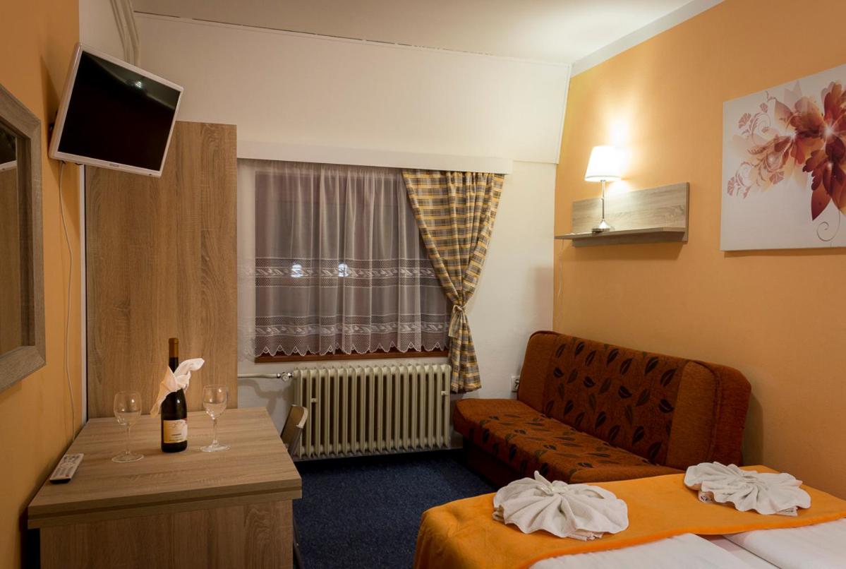 Deluxe Room (2 Adults + 1 Child) photo 2