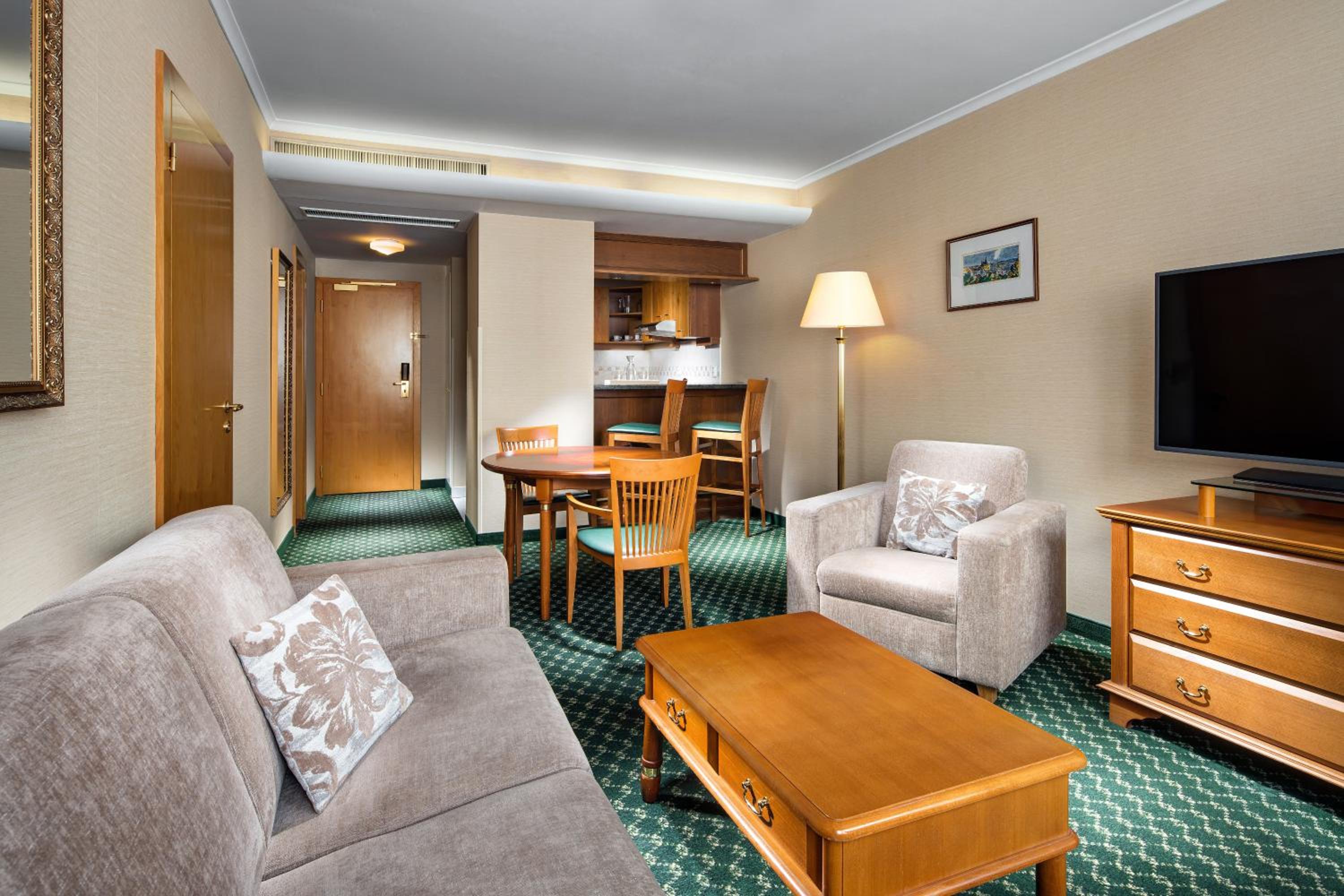 Deluxe One-Bedroom Apartment