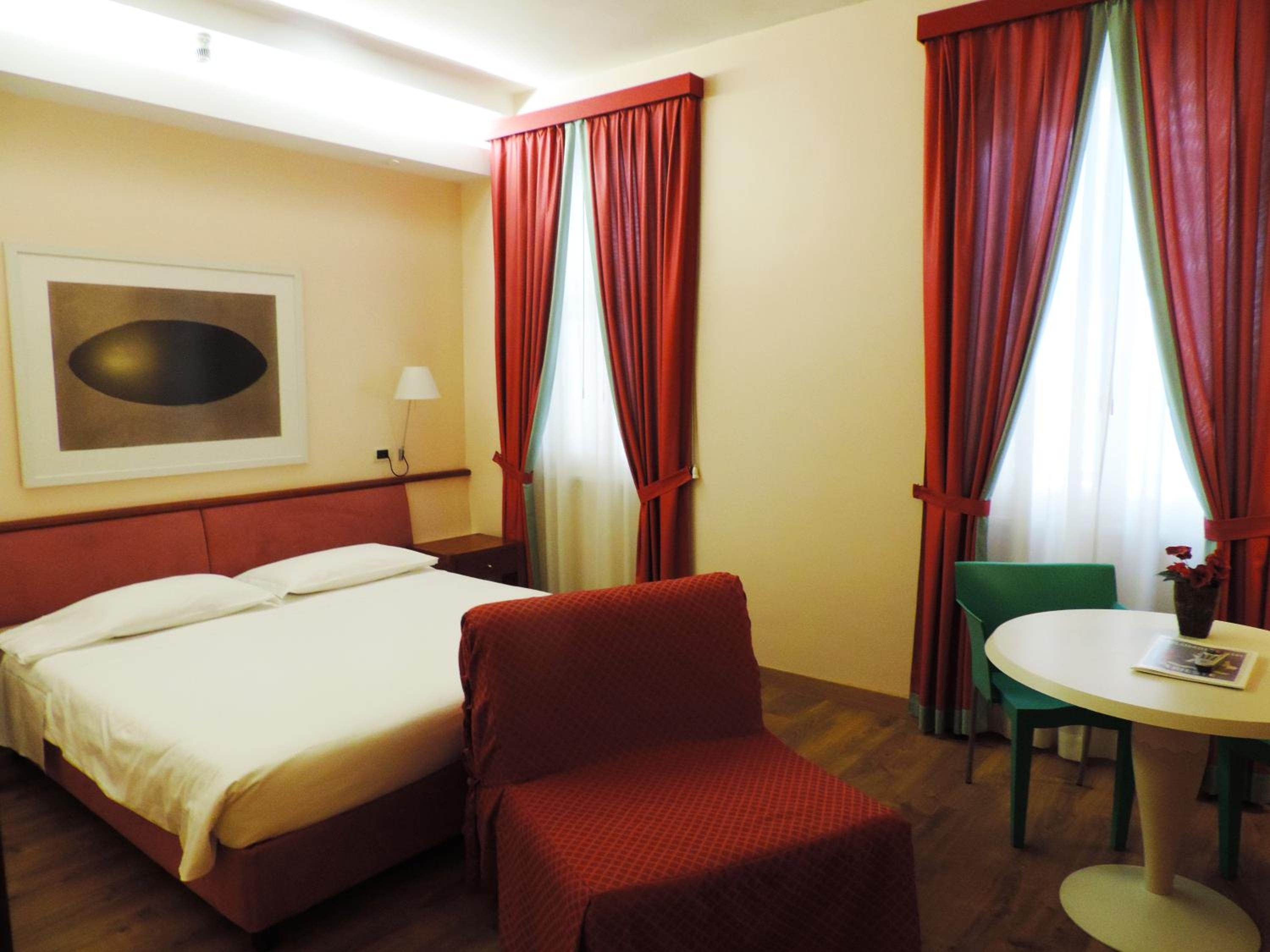 Standard Double or Twin Room - Photo 4