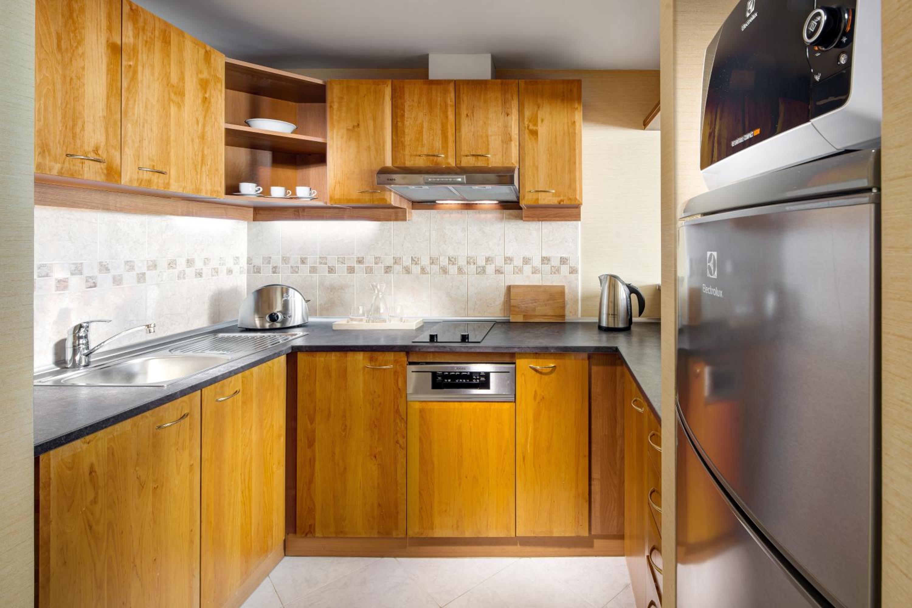 Deluxe One-Bedroom Apartment