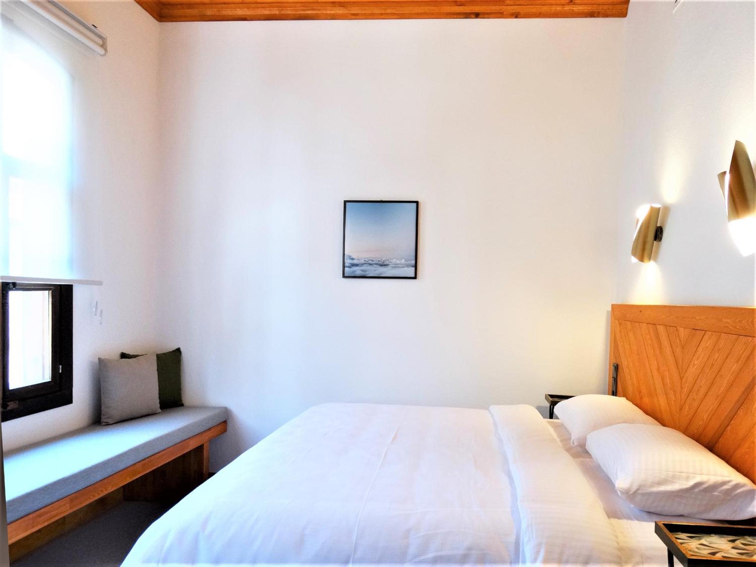 Deluxe Double Room (2 Adults + 1 Child) photo 1