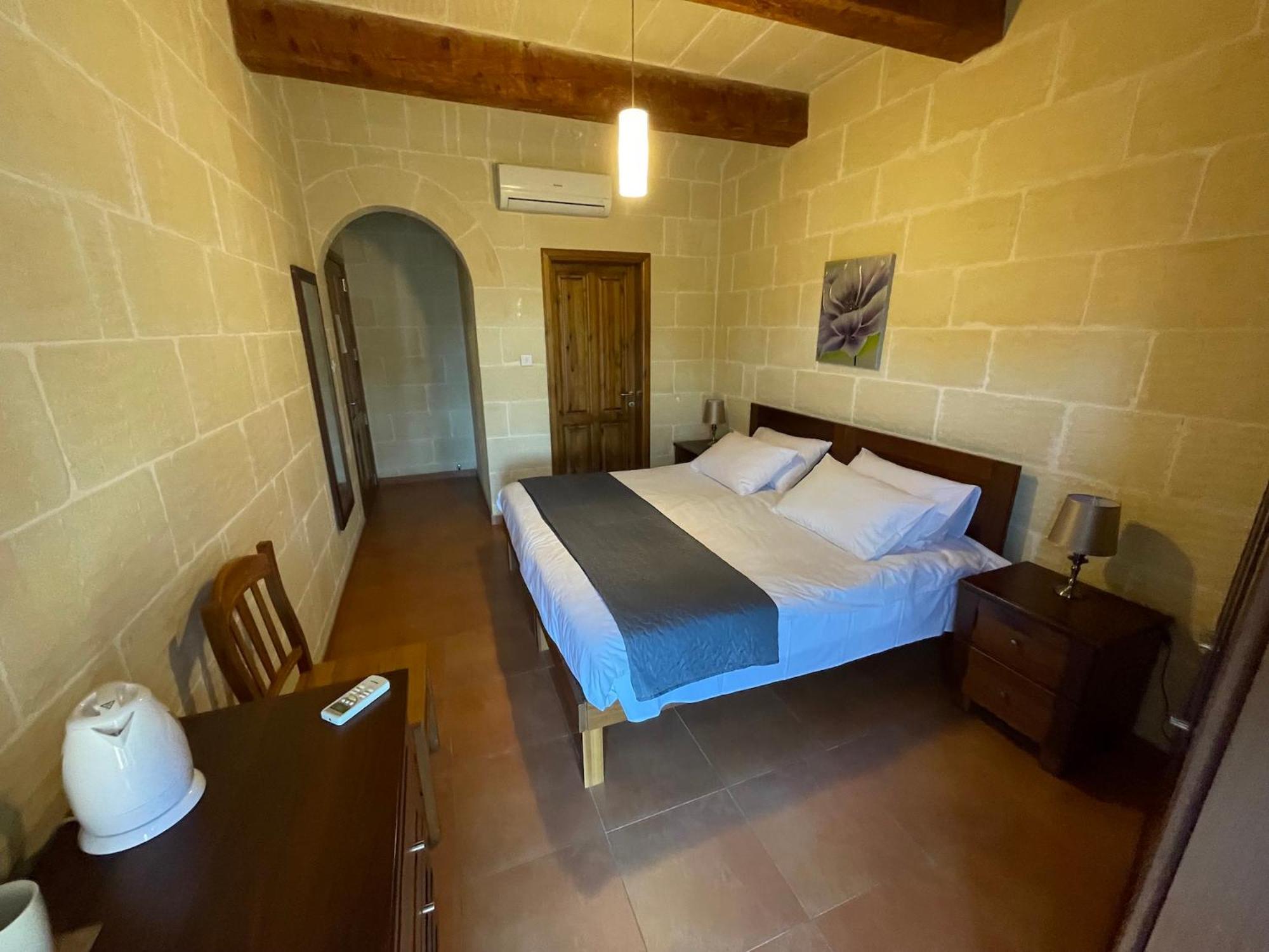 Deluxe Double Room with Balcony and Sea View photo 3