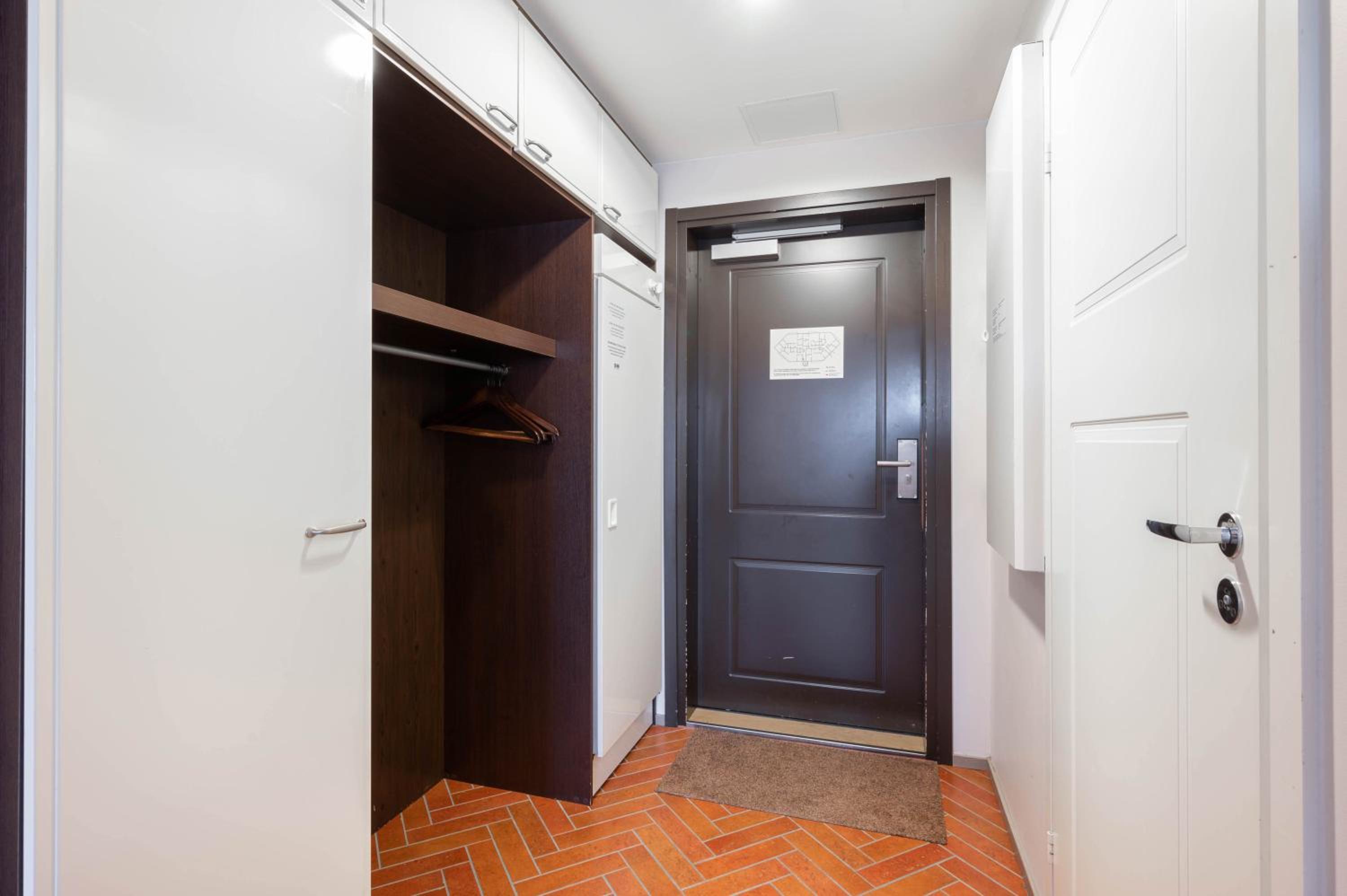 Three-Bedroom Apartment - No pets allowed - Photo 13