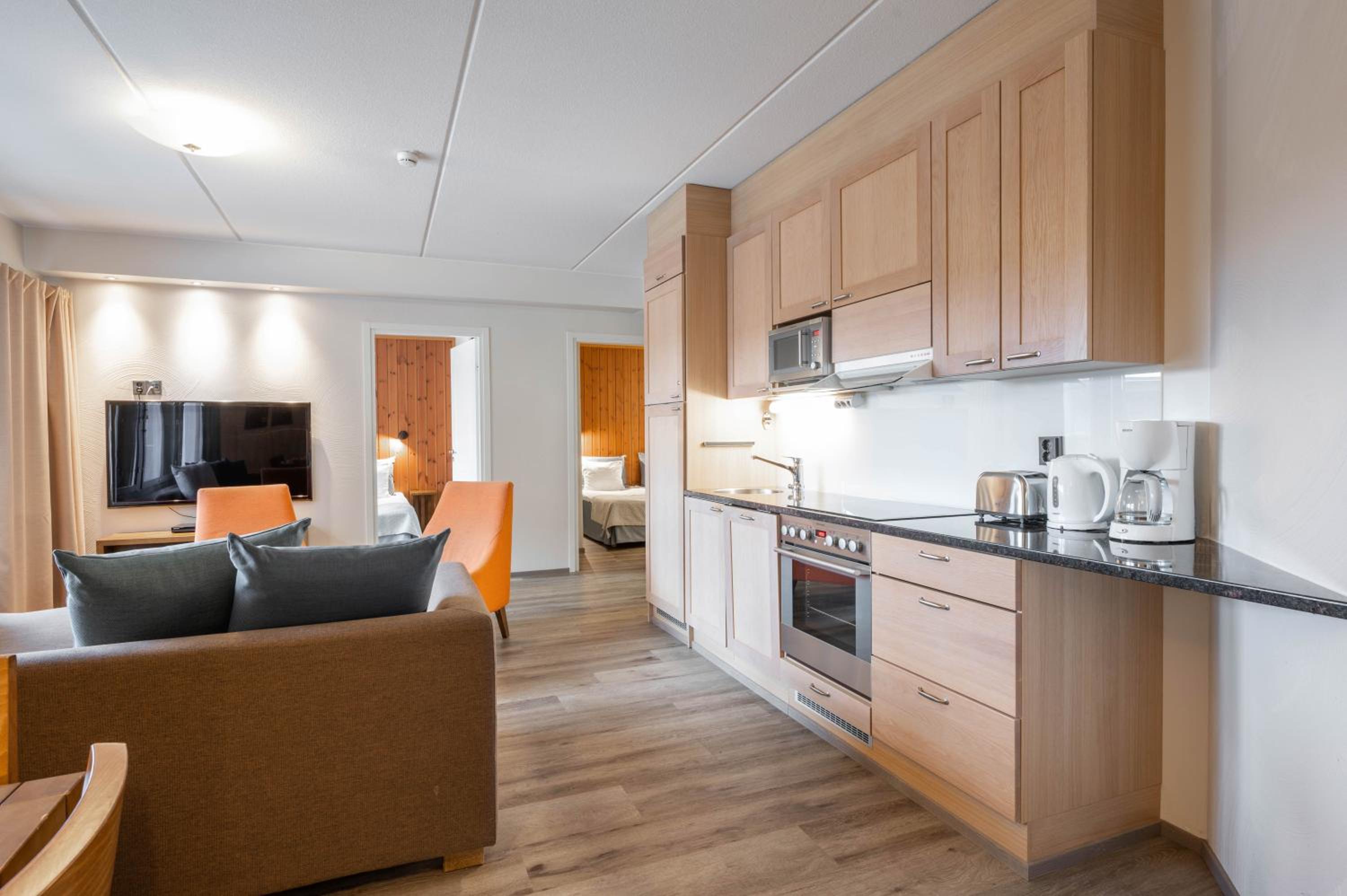Three-Bedroom Apartment - No pets allowed - Photo 2