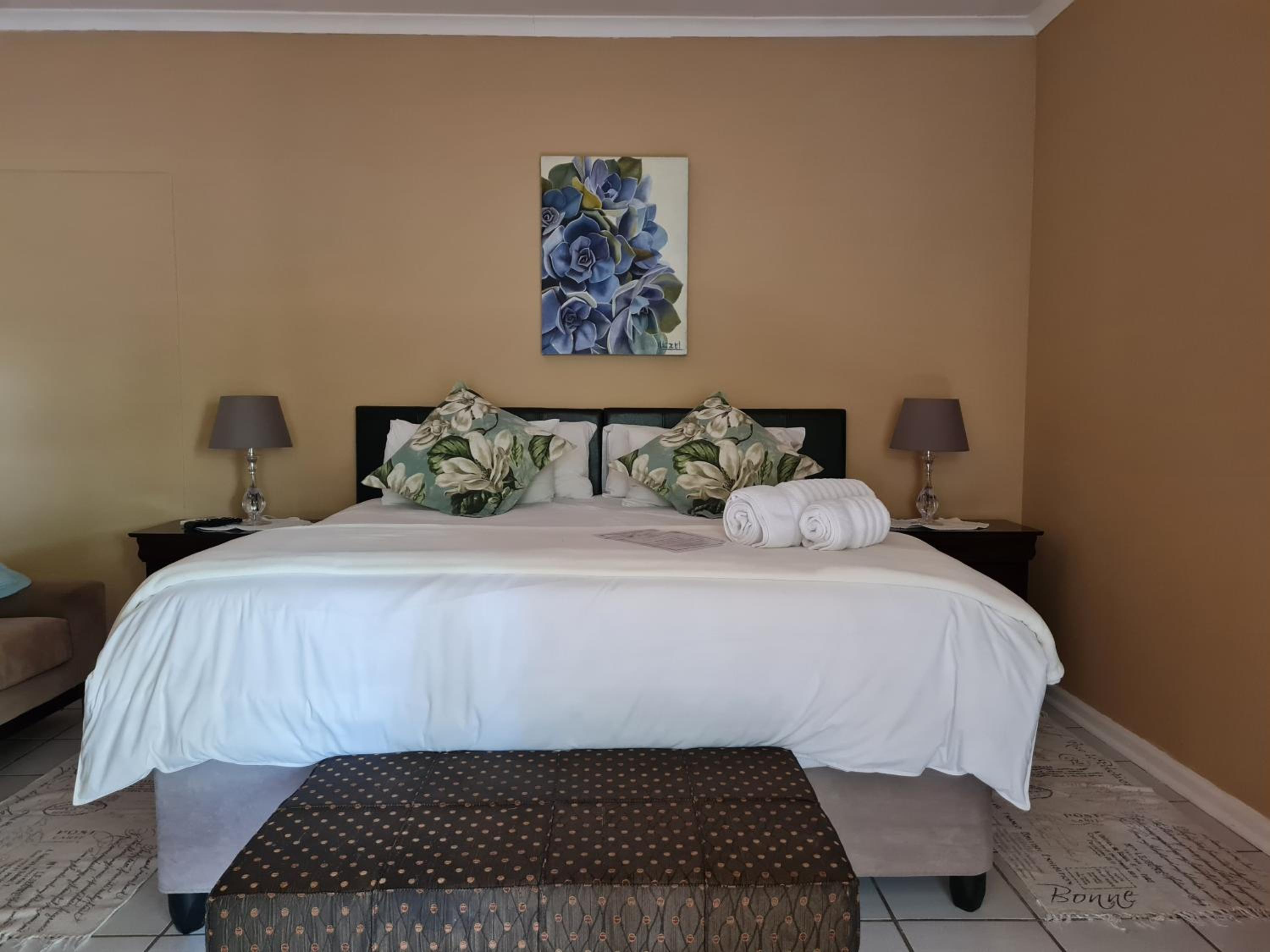Deluxe Double Room (1 adult + 1 child) - Photo 4