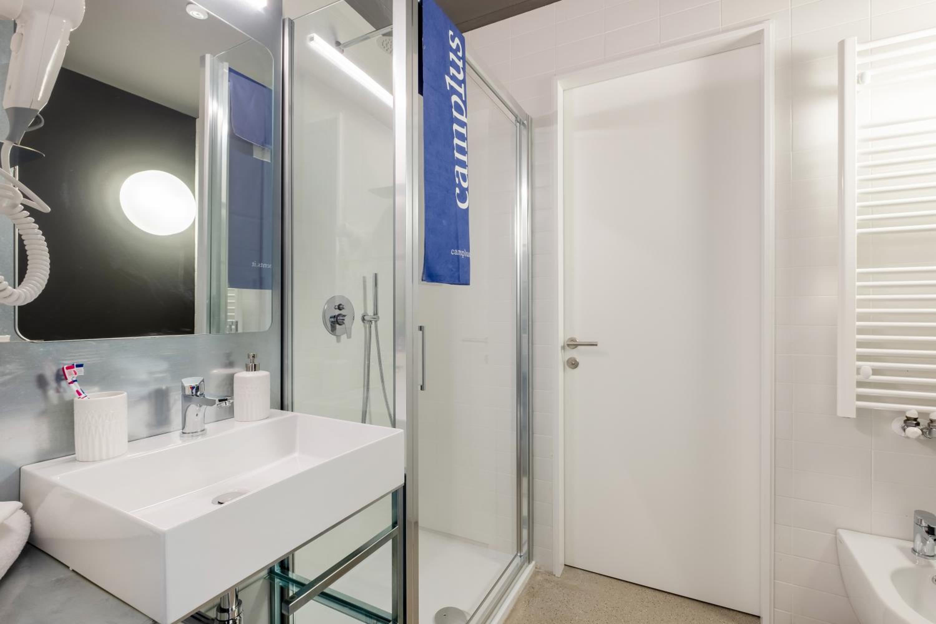 Standard Single Room with Shared Bathroom photo 2