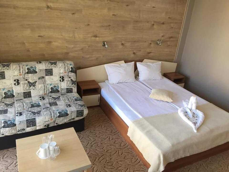 Double or Twin Room - Photo 11