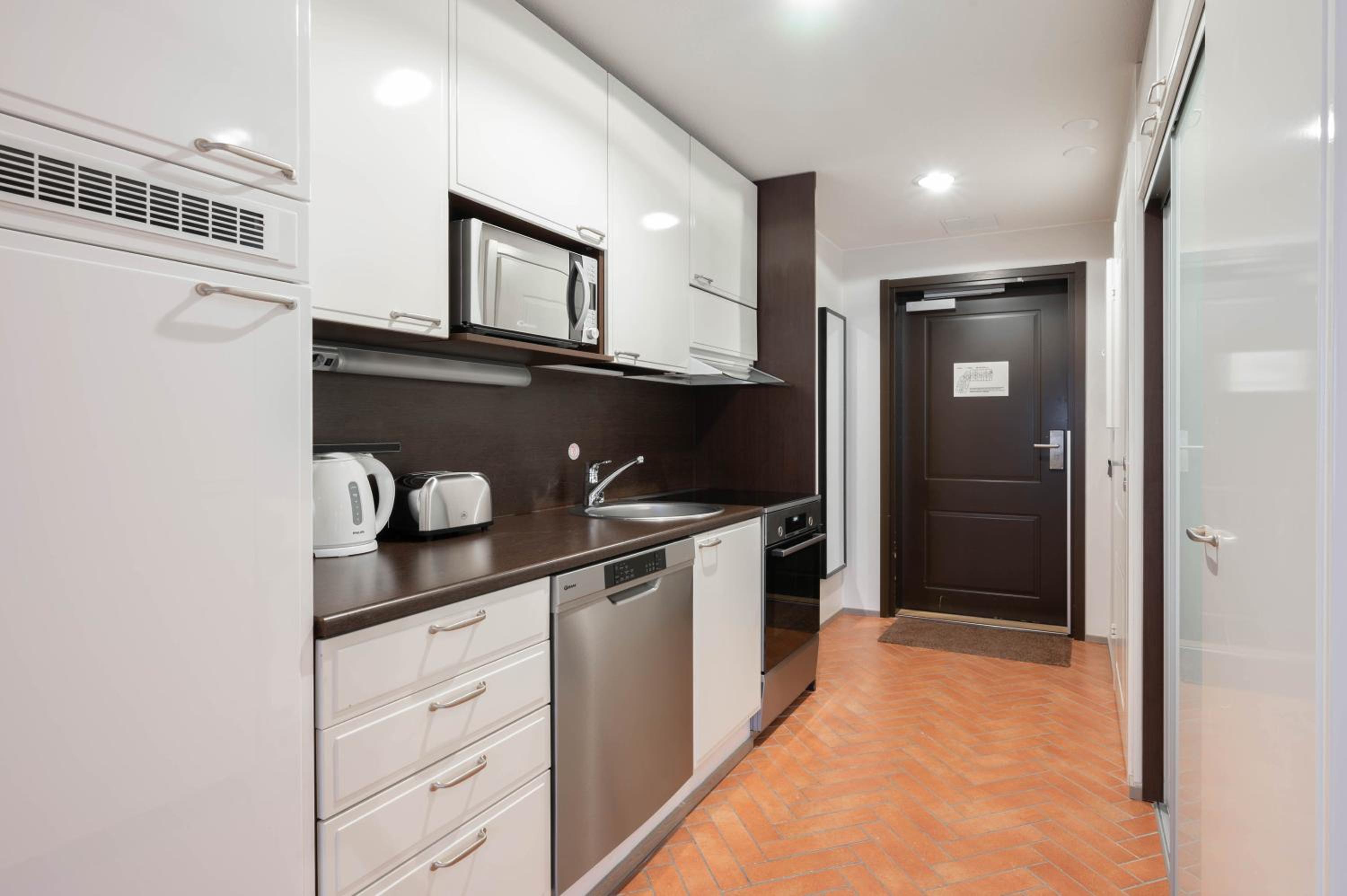 Family Suite - No pets allowed - Photo 11