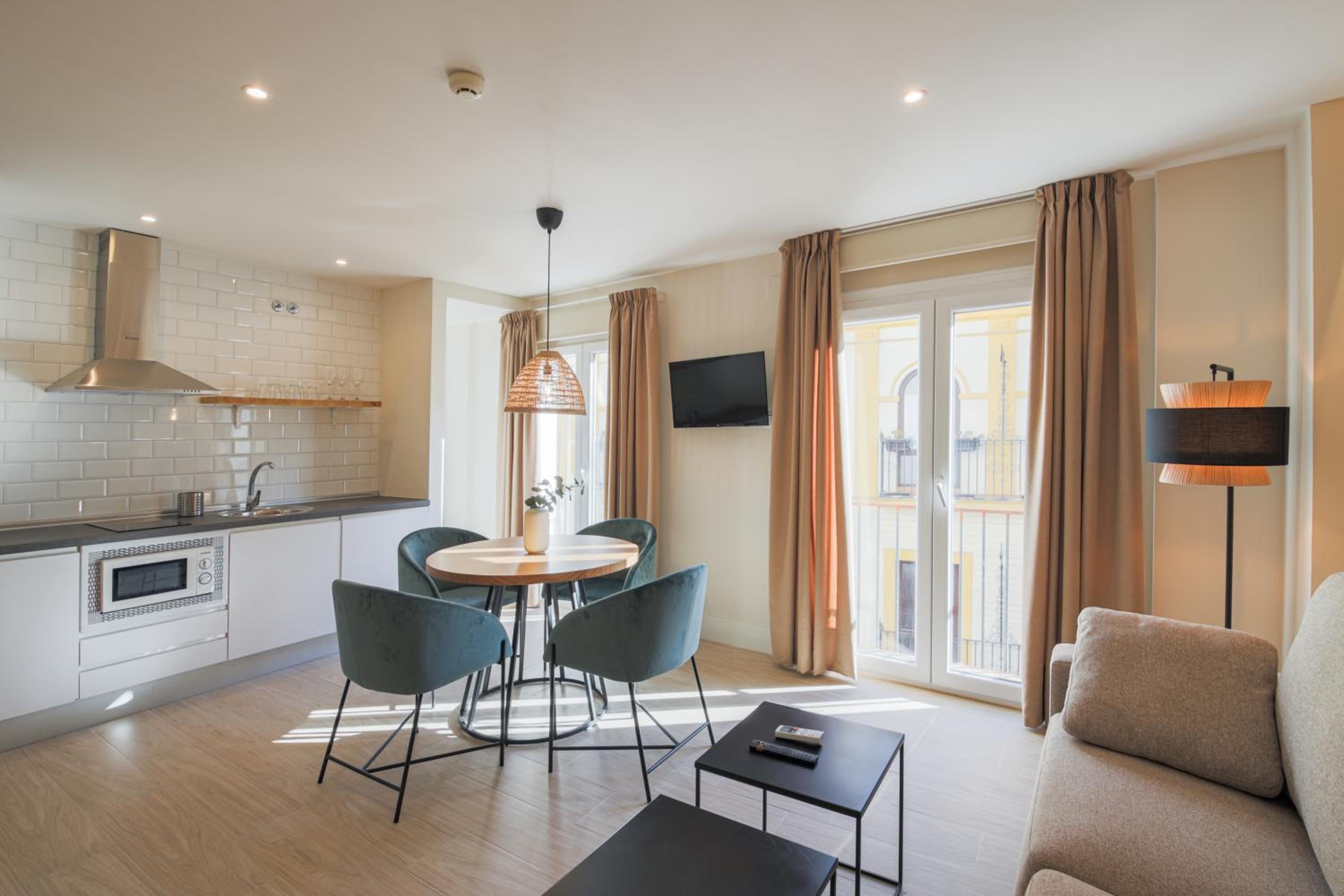 One-Bedroom Suite - Photo 4