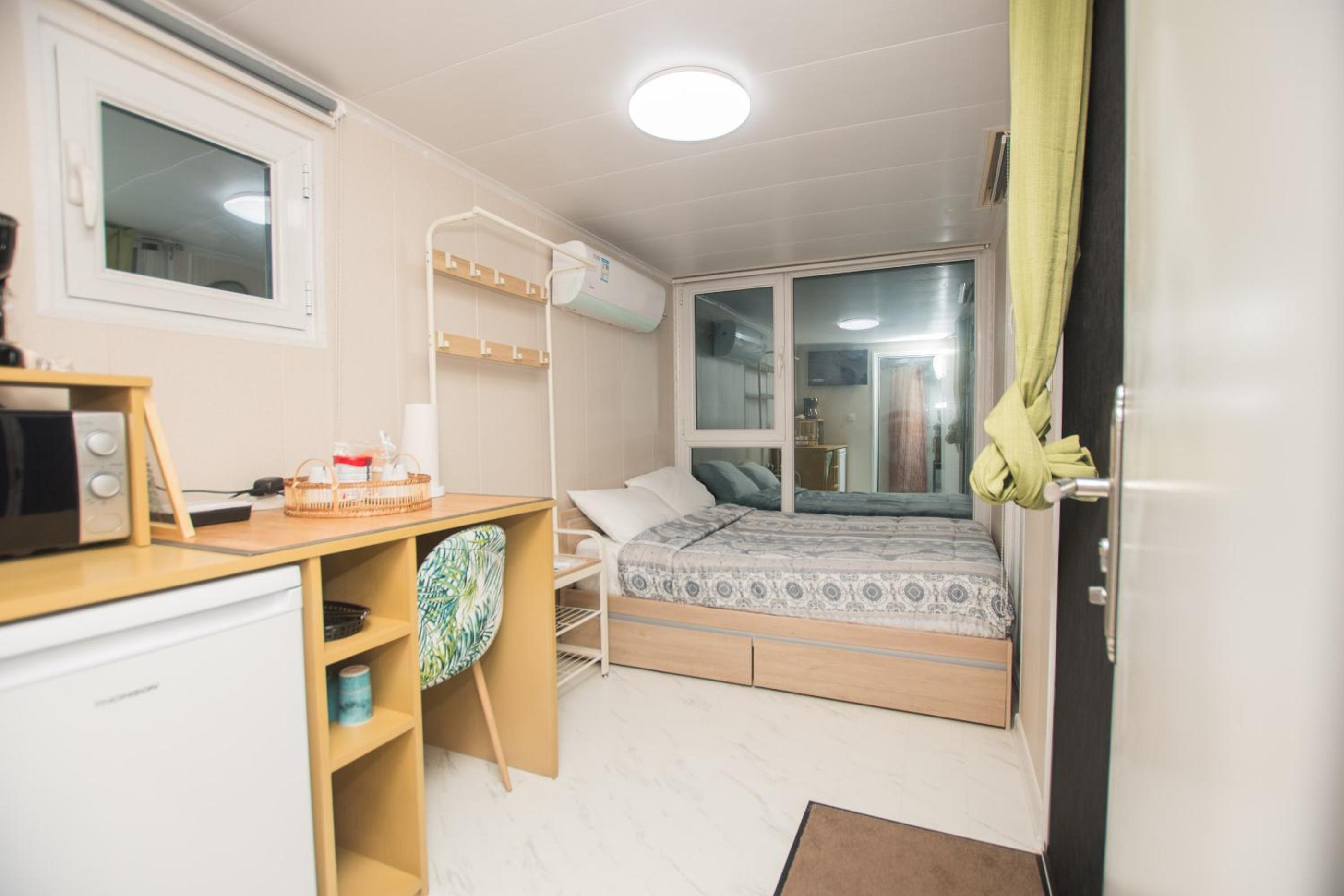 One-Bedroom Apartment - Photo 6