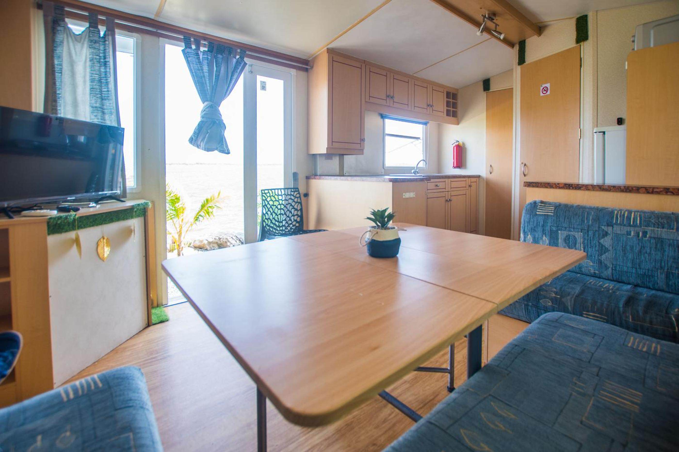 Mobile Home - Photo 3