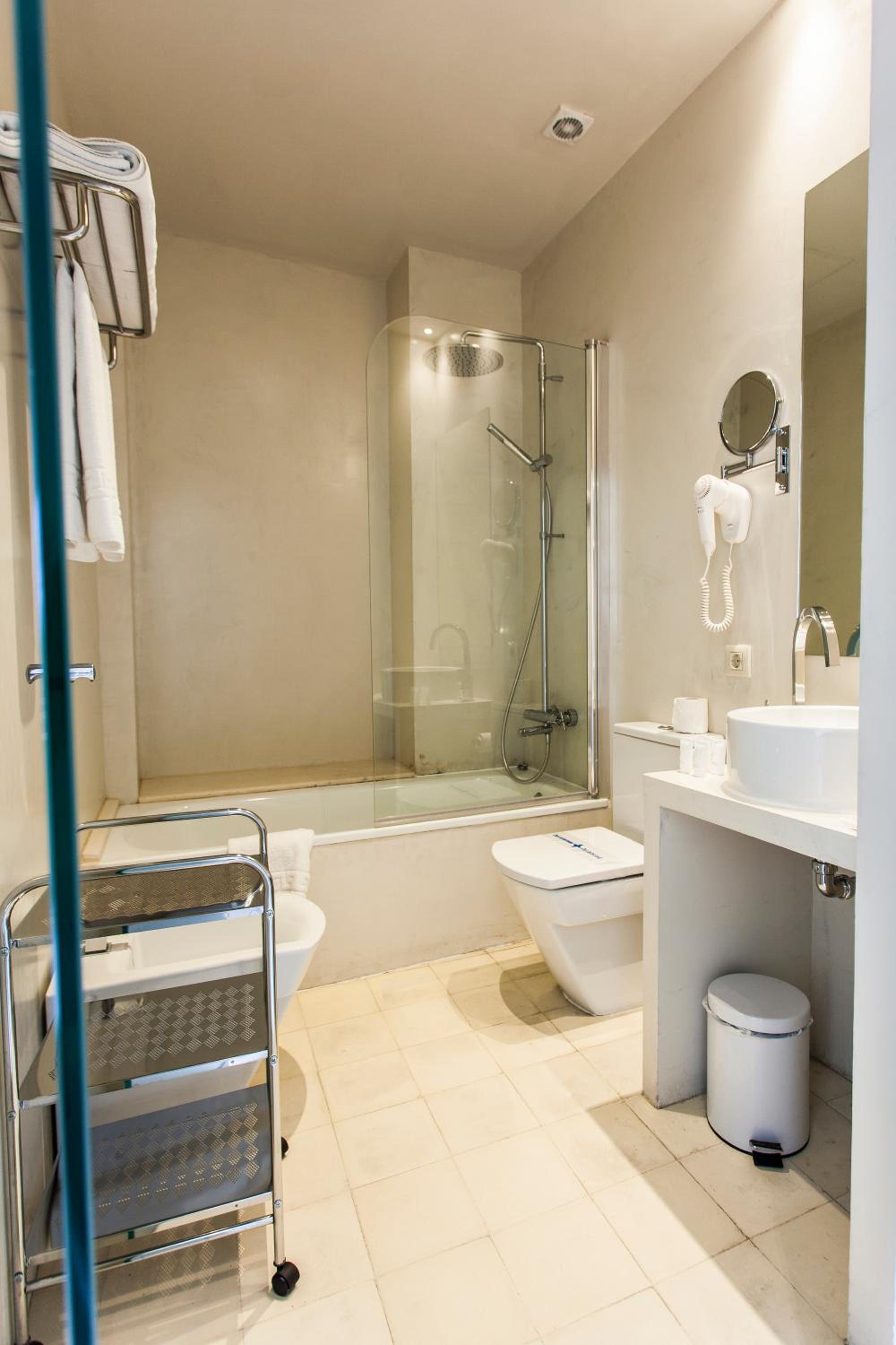 Double Room - Photo 16