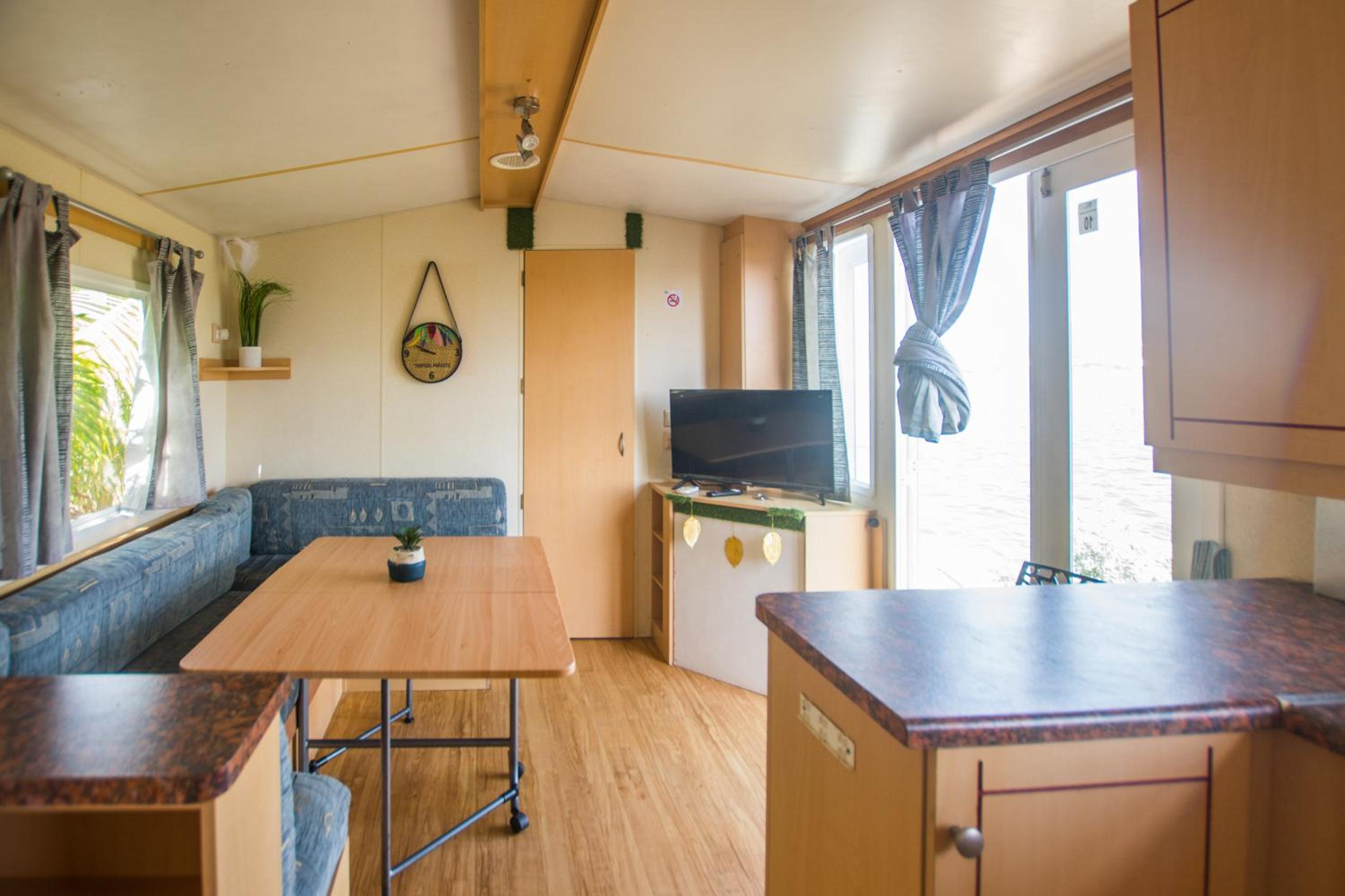 Mobile Home - Photo 5