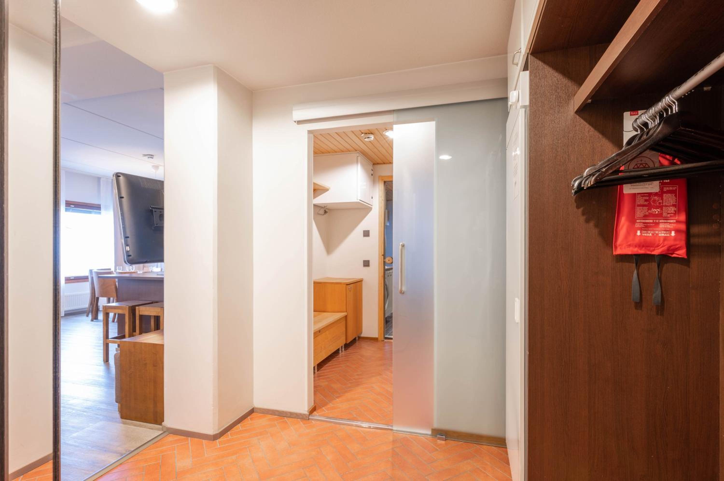 Three-Bedroom Apartment Jacuzzi  - Photo 4